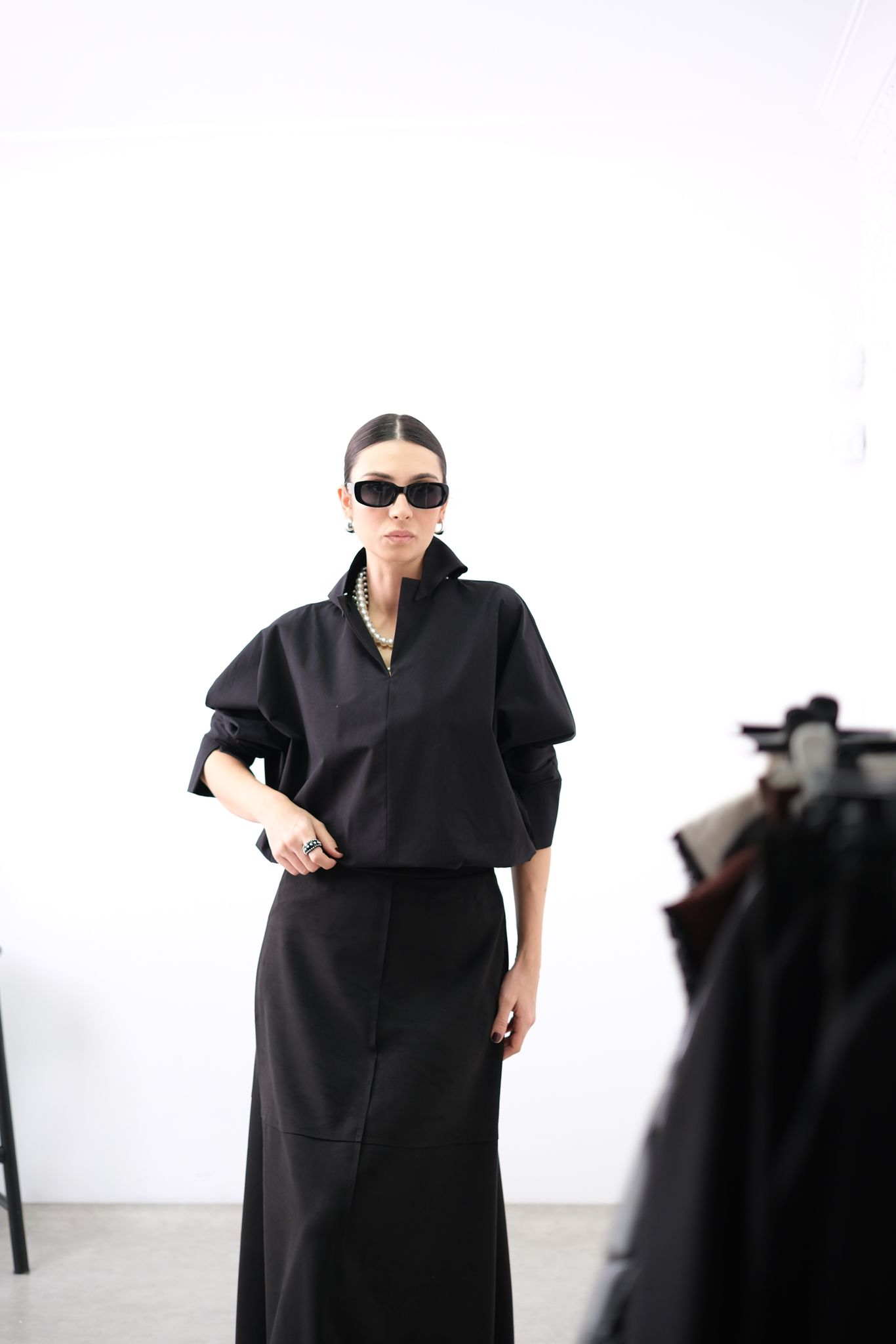 DOLCE YAKA DETAYLI SİYAH BLUZ