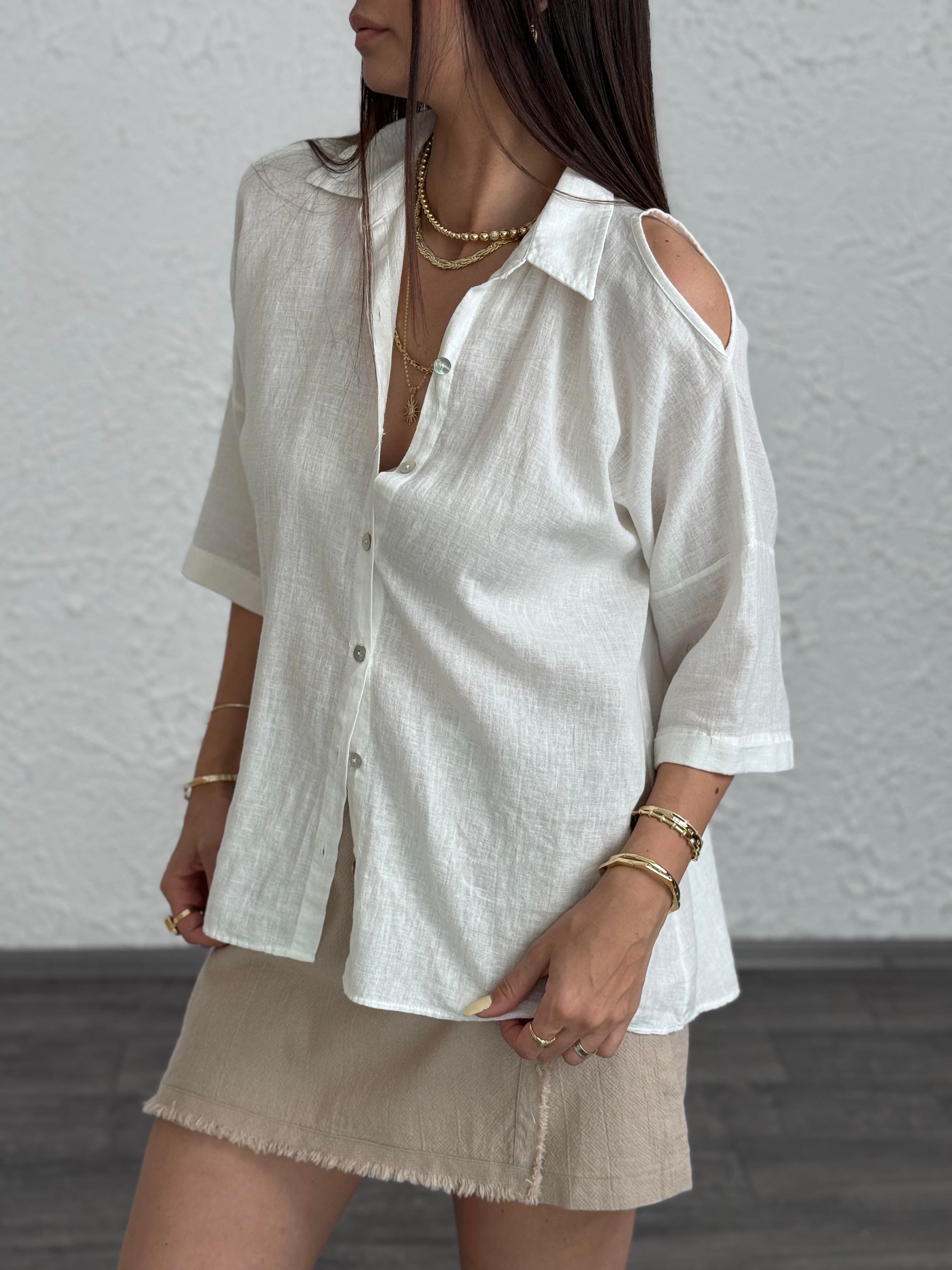 GİLİ OMUZ DETAYLI BEYAZ KETEN GÖMLEK