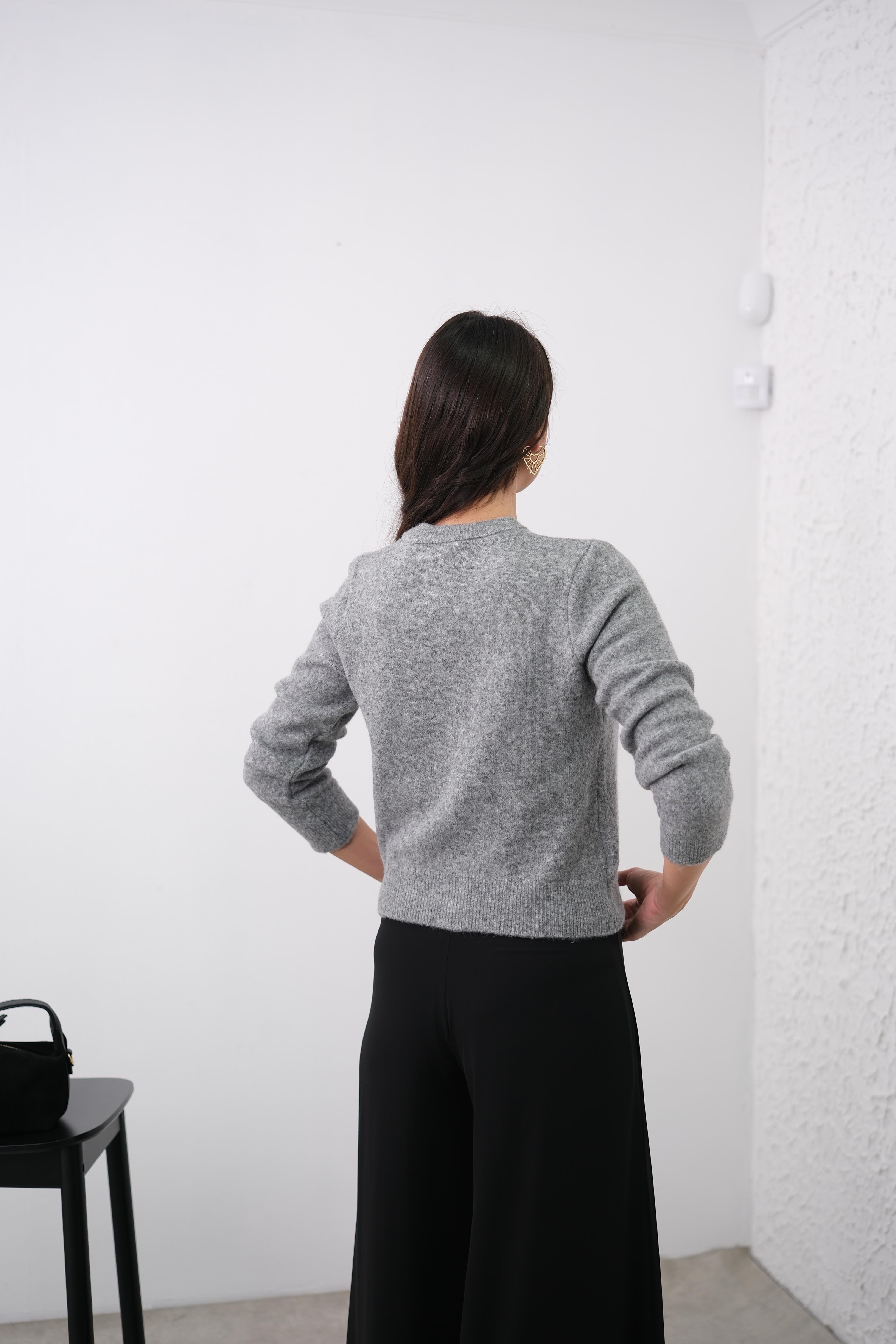 HULLY DÜĞMELİ GRİ YUMOŞ HIRKA