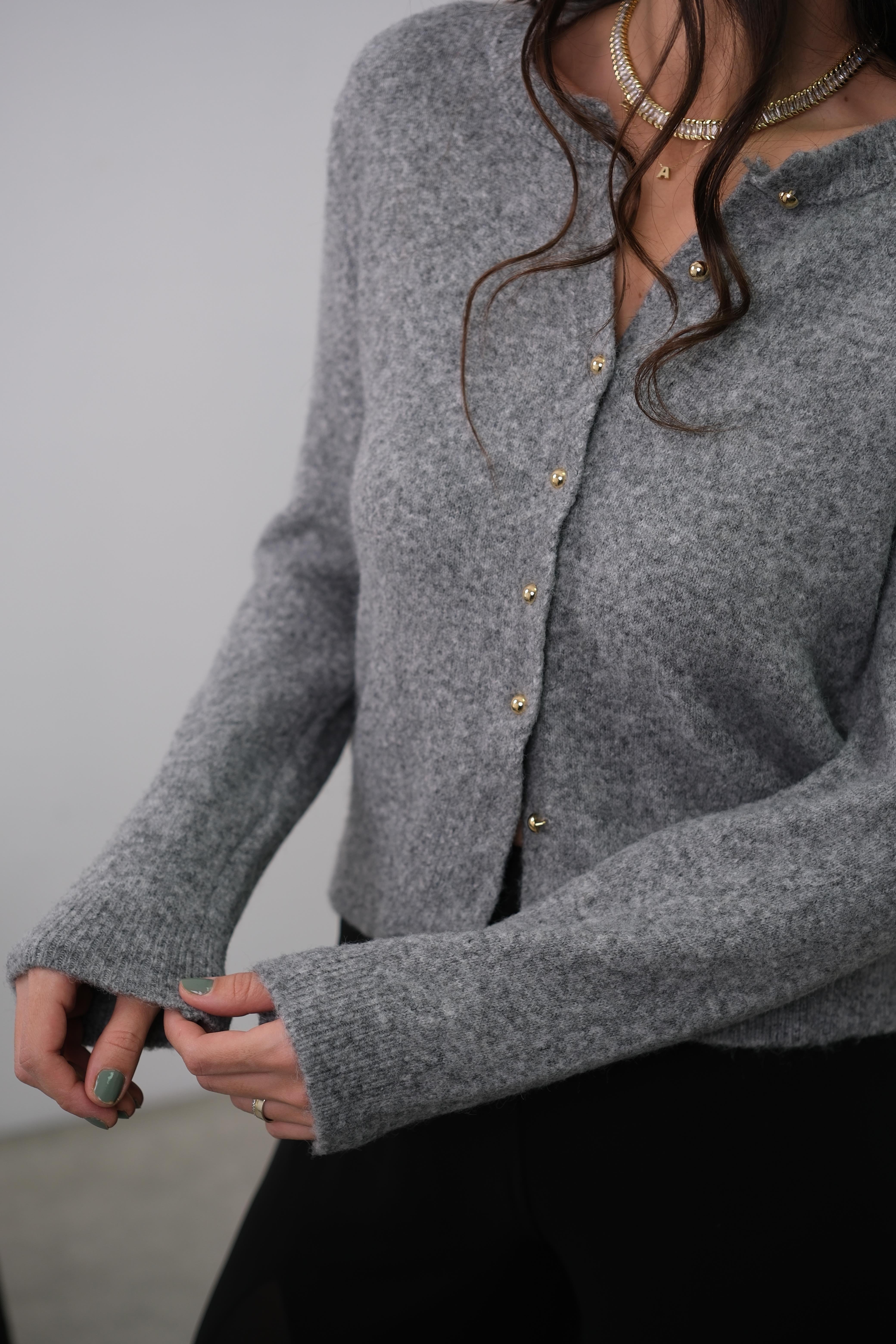 HULLY DÜĞMELİ GRİ YUMOŞ HIRKA