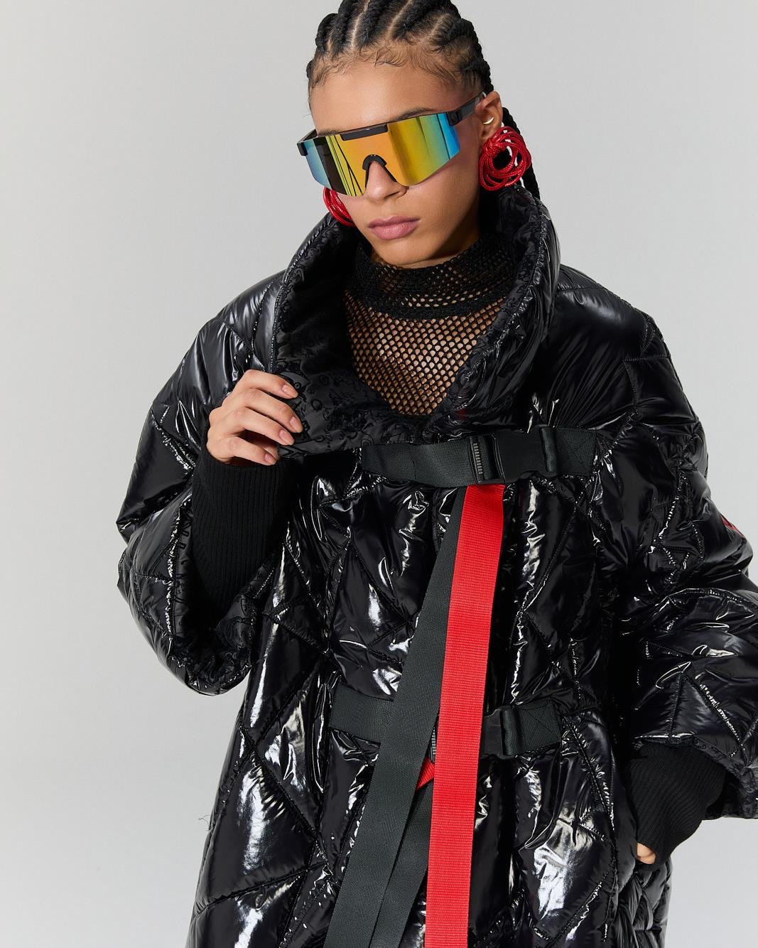 İNSY SİYAH TASARIM MONT