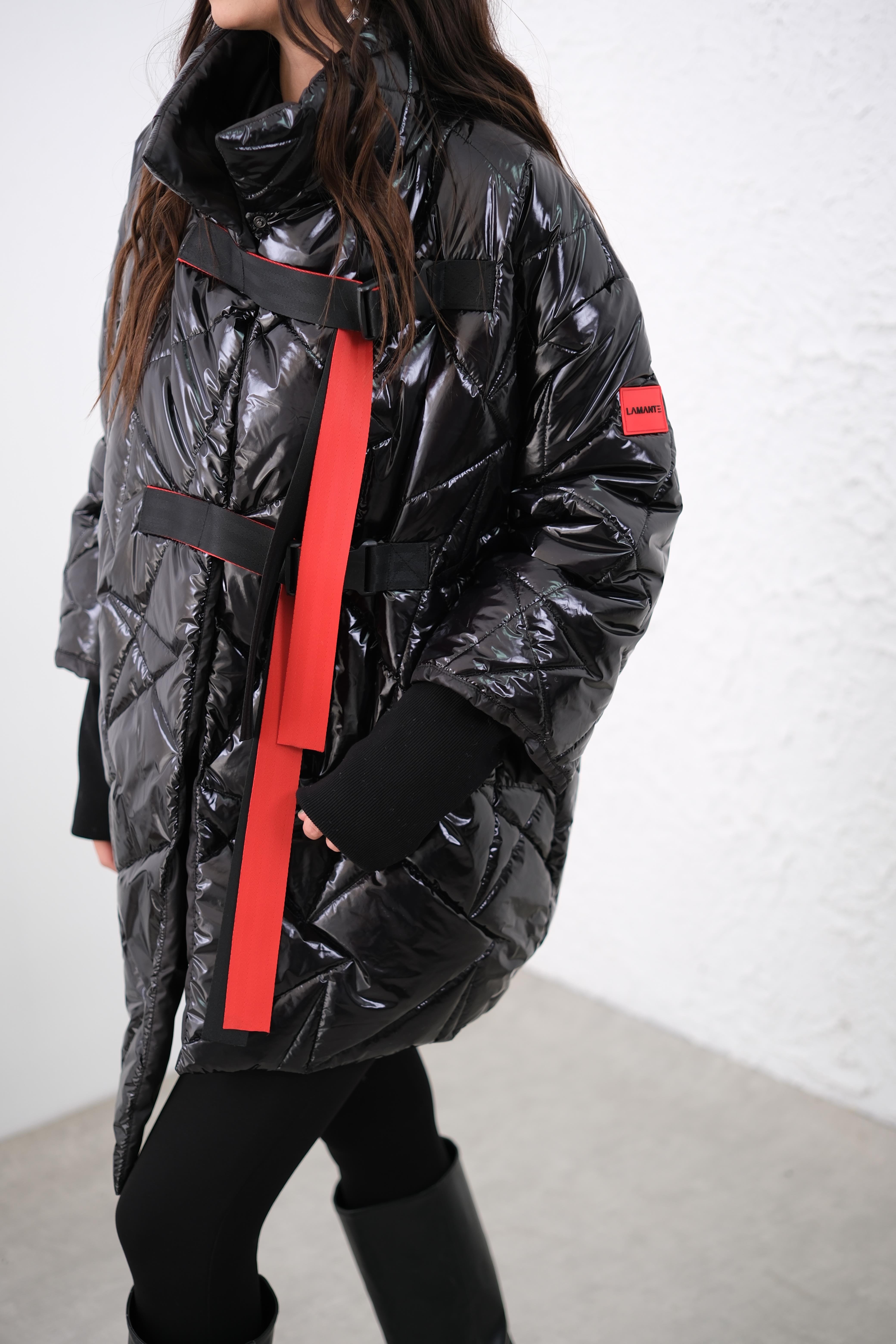 İNSY SİYAH TASARIM MONT