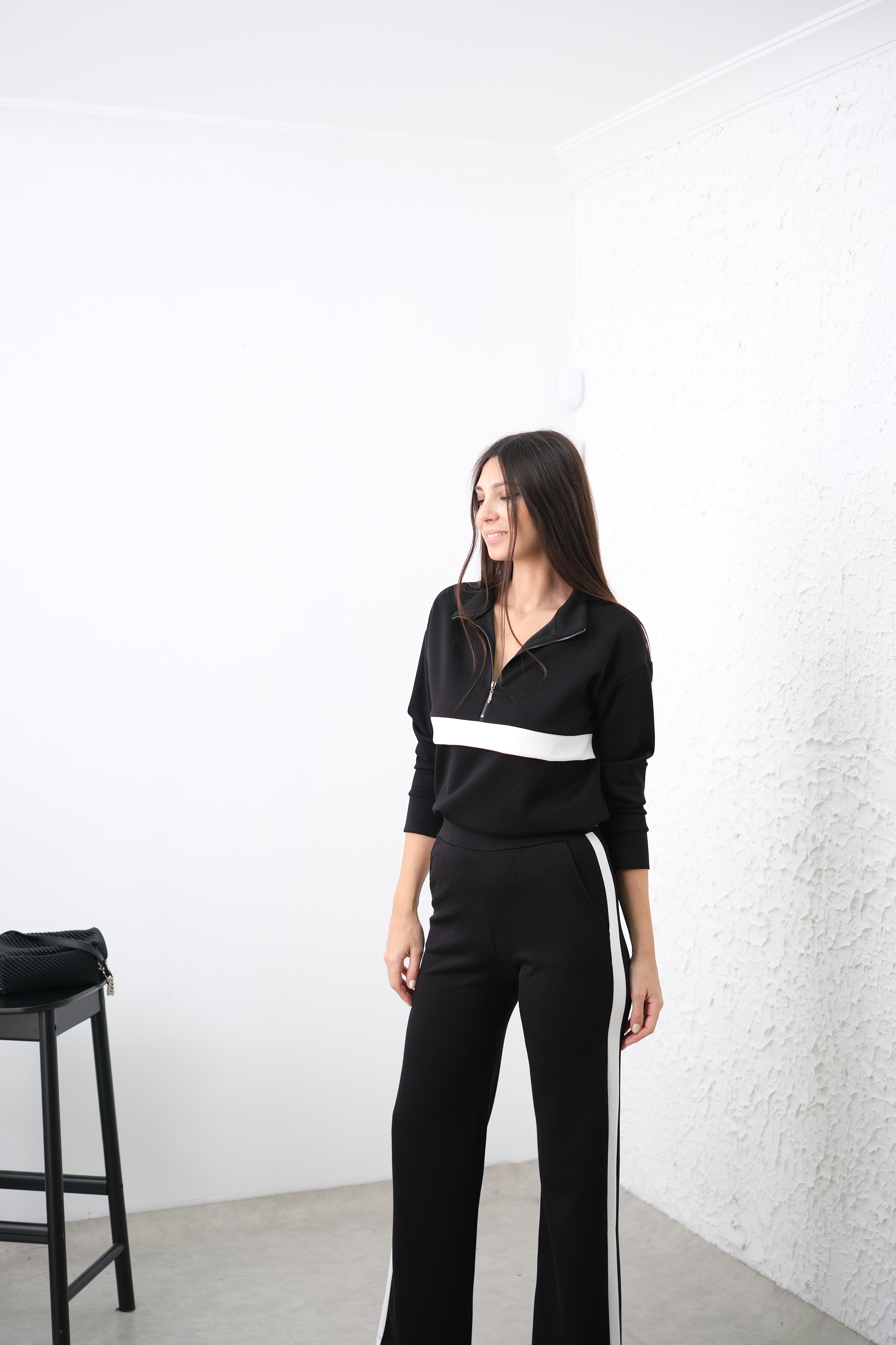 KİSY BEYAZ ŞERİTLİ SİYAH EŞOFMAN TAKIMI