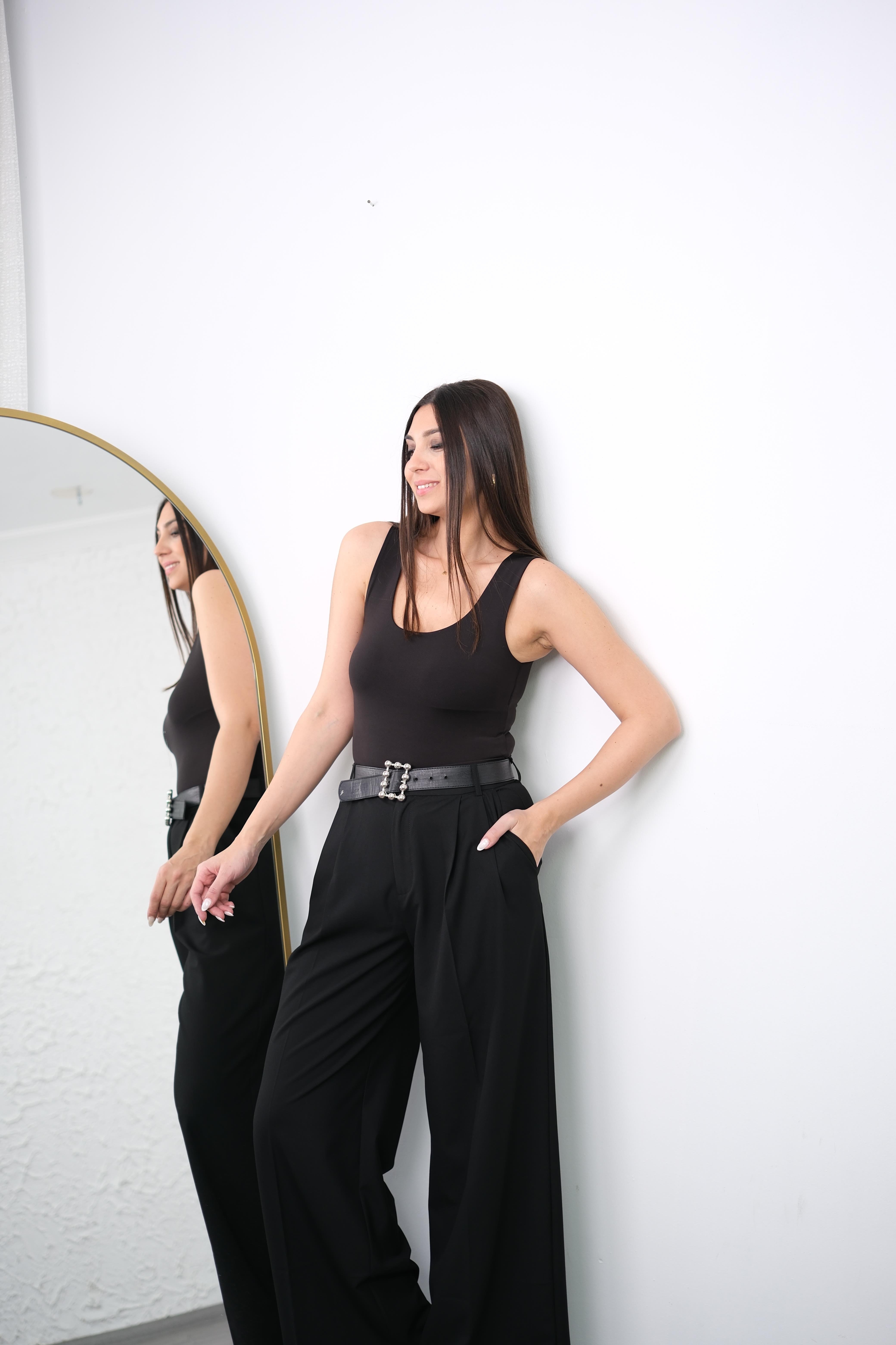 KOLA KARE YAKA SİYAH ATLET