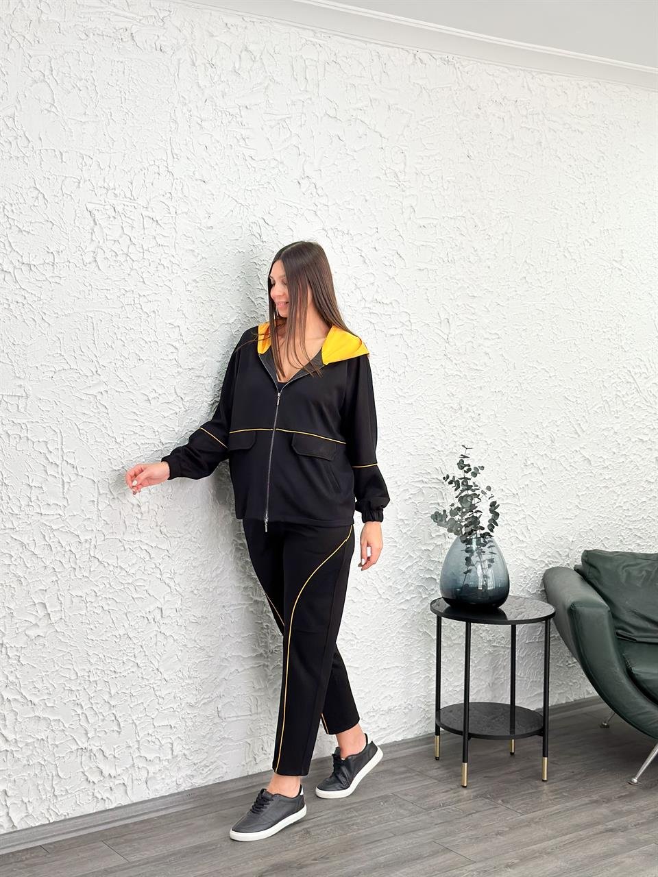 LE CORNER SARI DETAYLI SİYAH PANTOLON