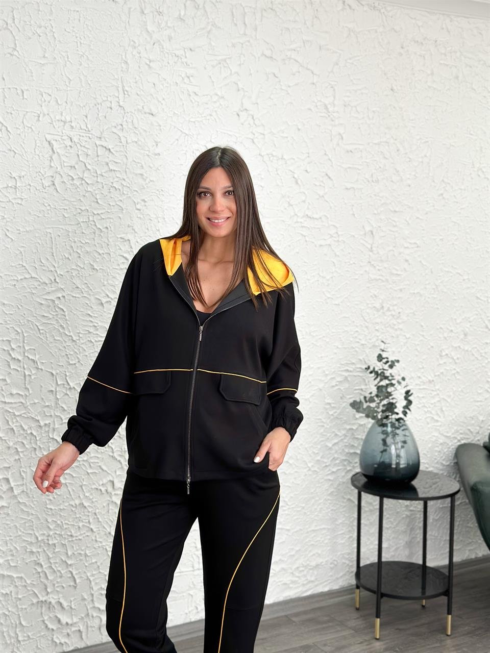 LE CORNER SARI DETAYLI SİYAH PANTOLON