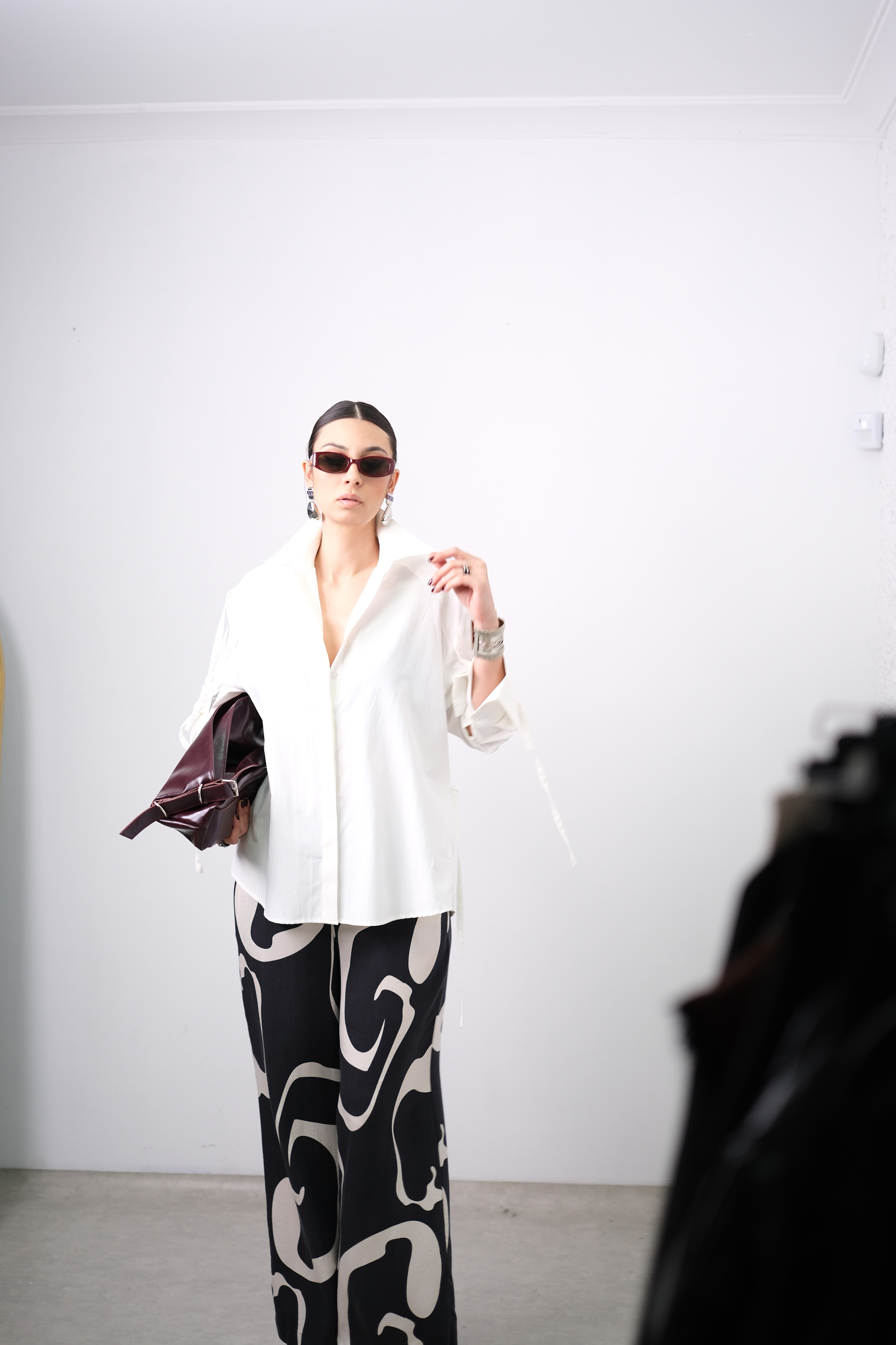 LUNA BAĞLAMA DETAYLI BEYAZ GÖMLEK