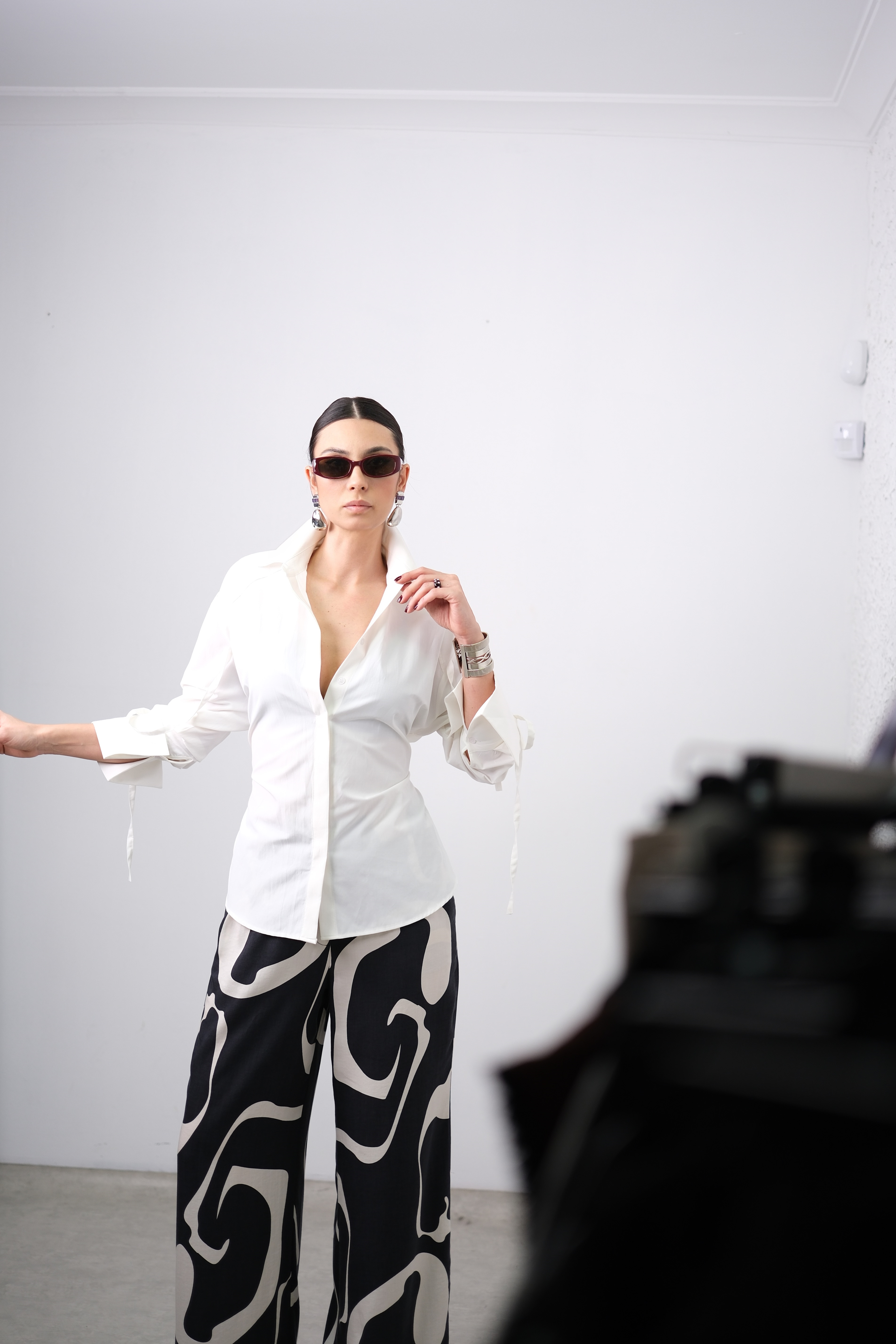 LUNA BAĞLAMA DETAYLI BEYAZ GÖMLEK