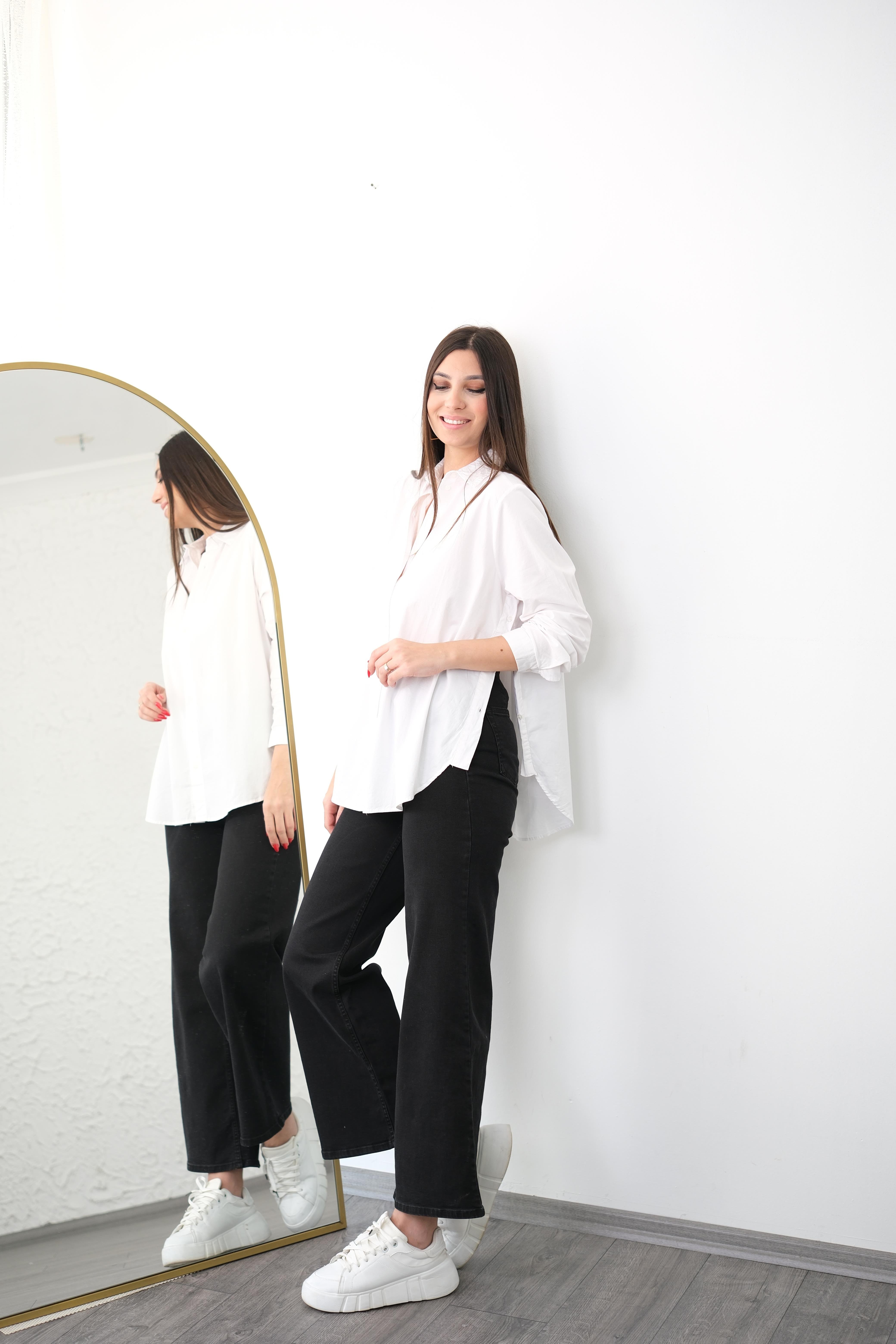 MİRA YAN DÜĞMELİ BEYAZ GÖMLEK