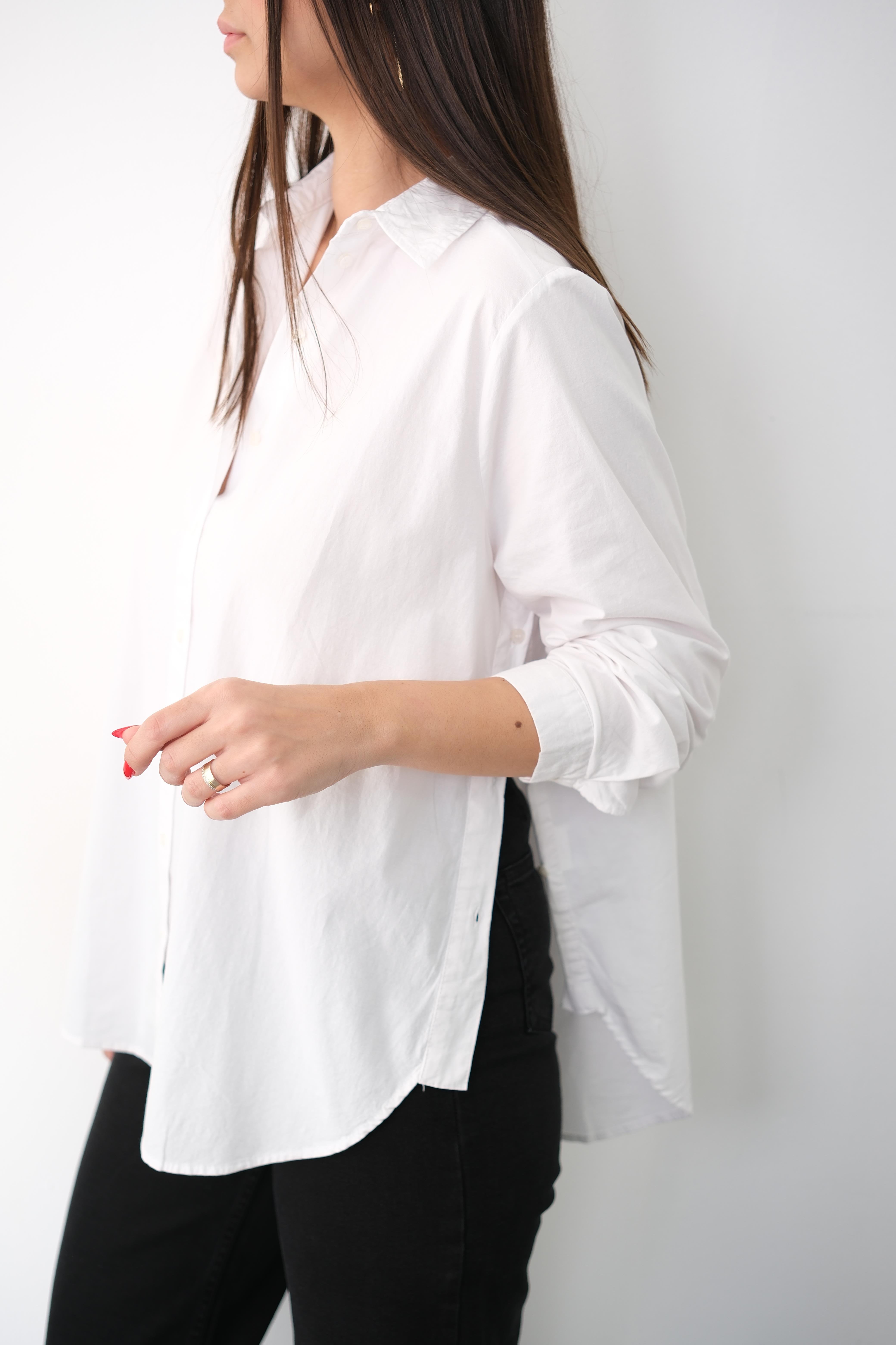MİRA YAN DÜĞMELİ BEYAZ GÖMLEK