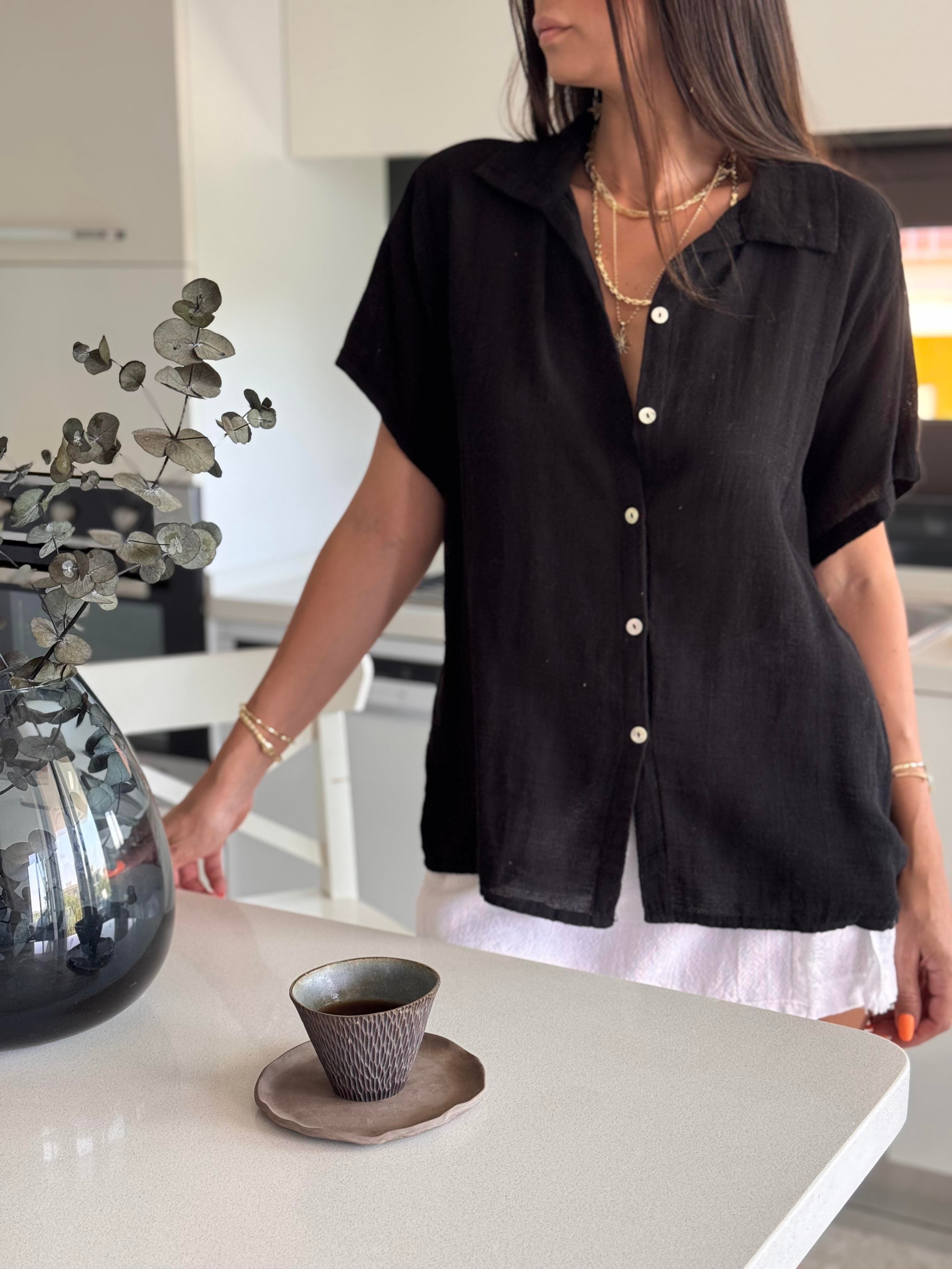 NATURAL KISA KOLLU SİYAH GÖMLEK