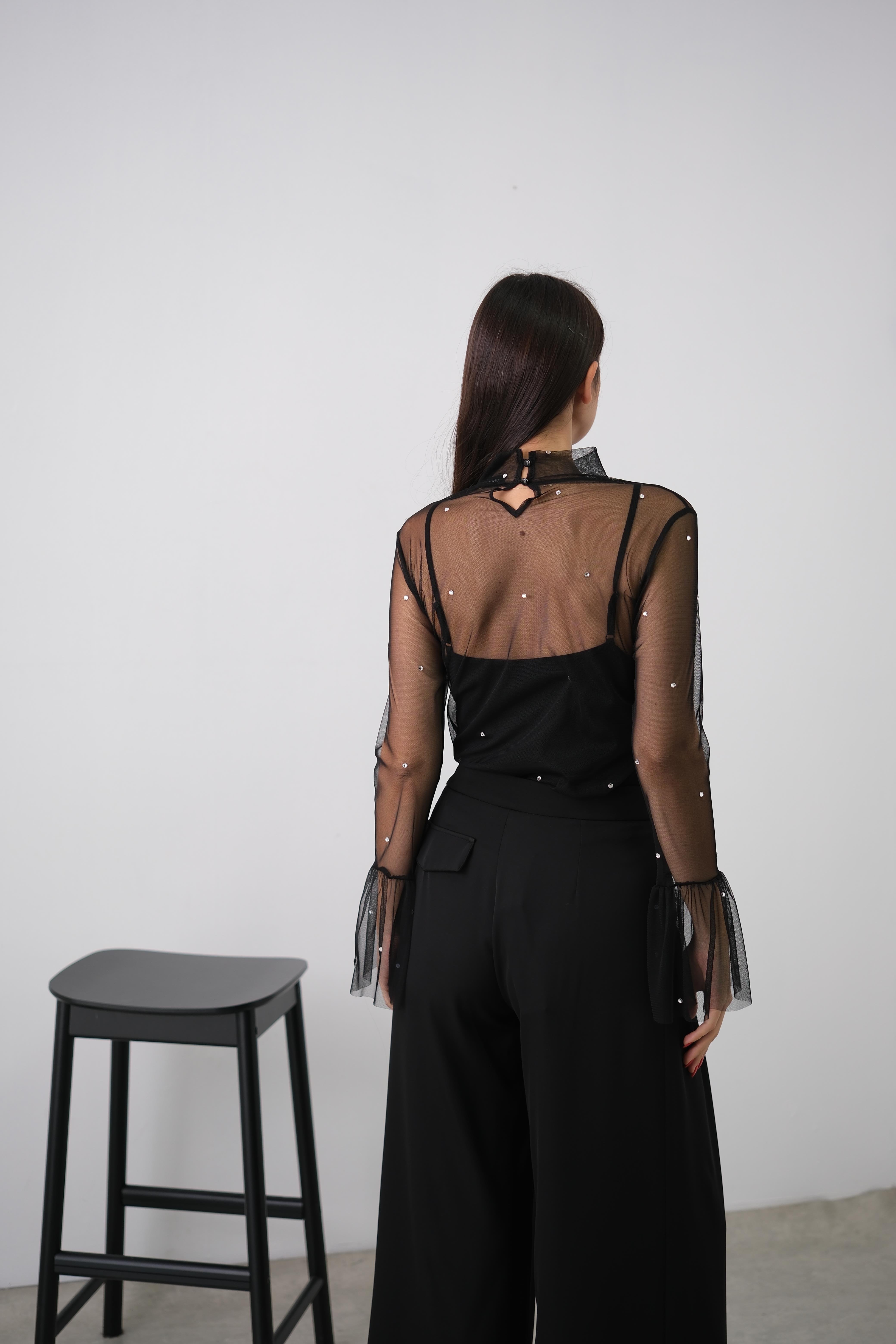 PATRA TAŞ DETAYLI ATLETLİ TÜL BLUZ