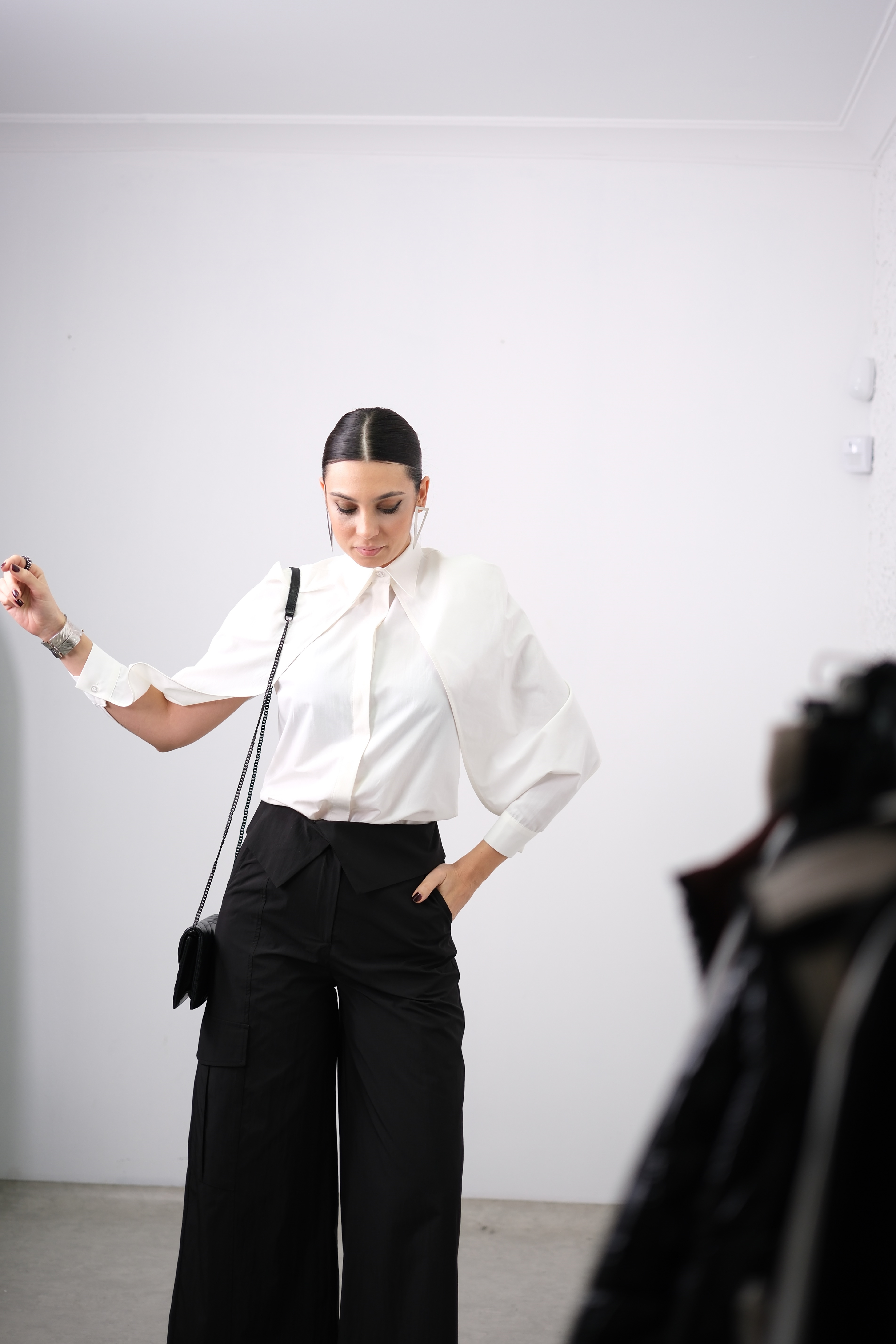 PENA KOL DETAYLI TASARIM BEYAZ GÖMLEK