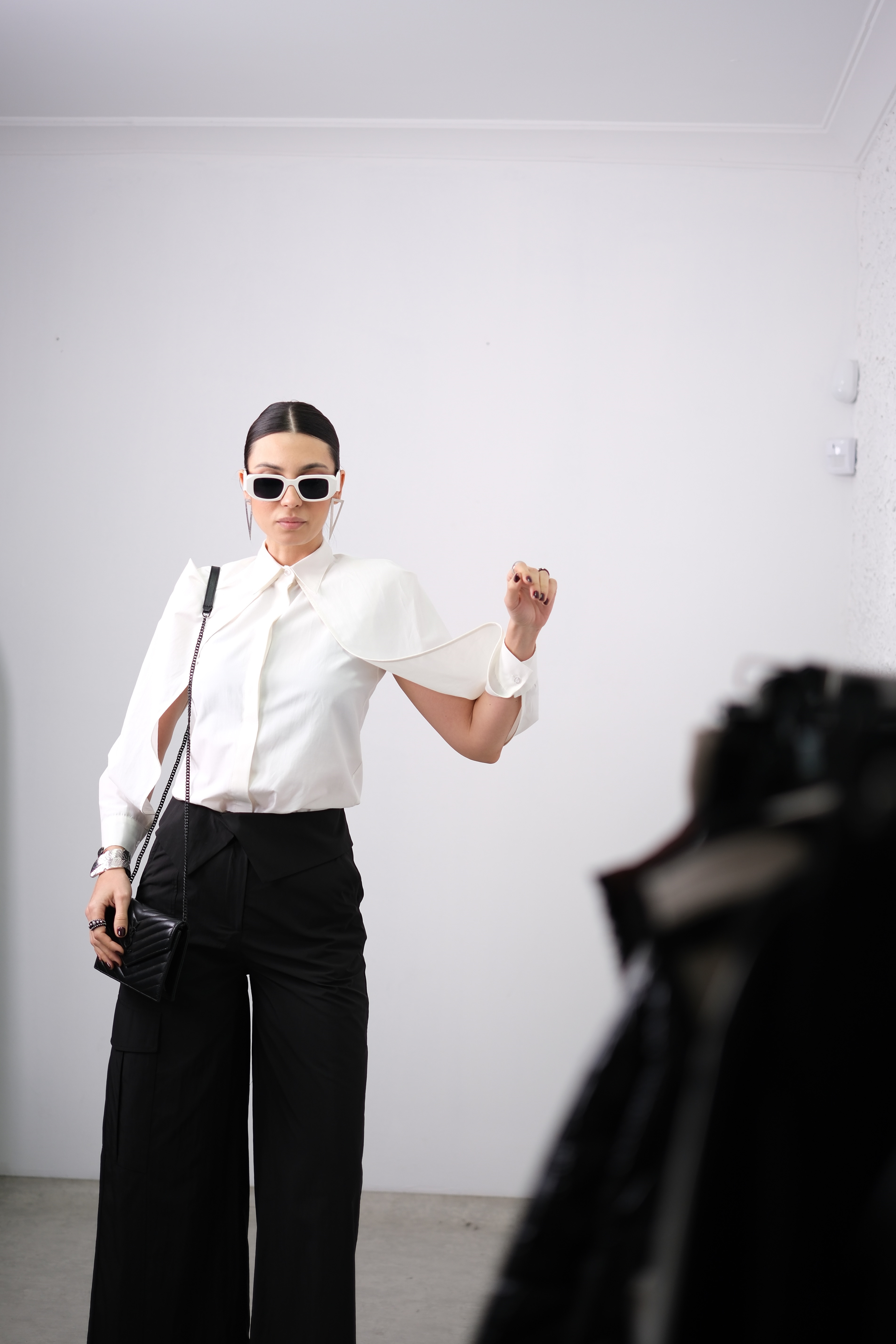 PENA KOL DETAYLI TASARIM BEYAZ GÖMLEK