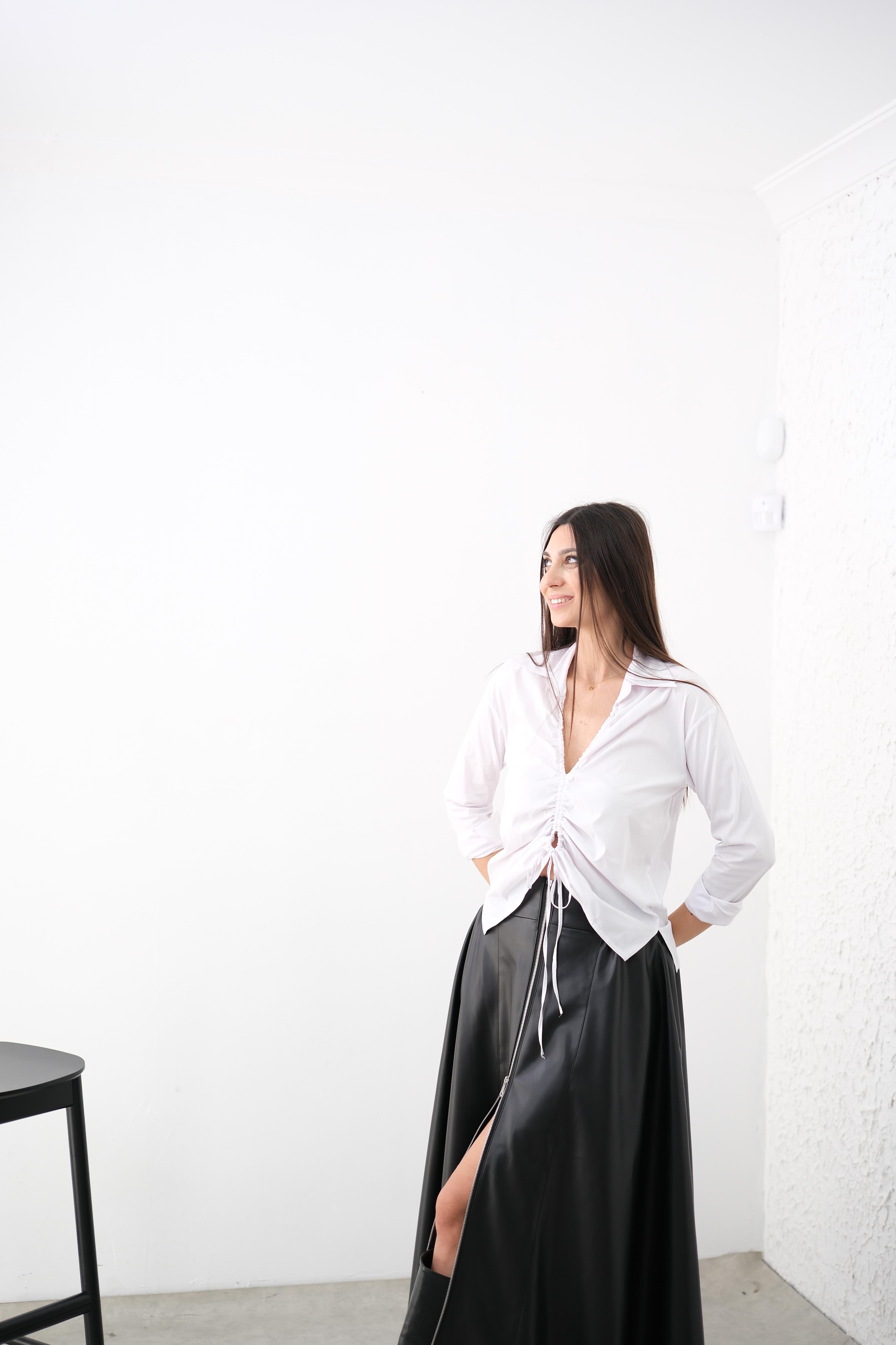 PHARMA ÖNDEN BÜZGÜLÜ BEYAZ BLUZ