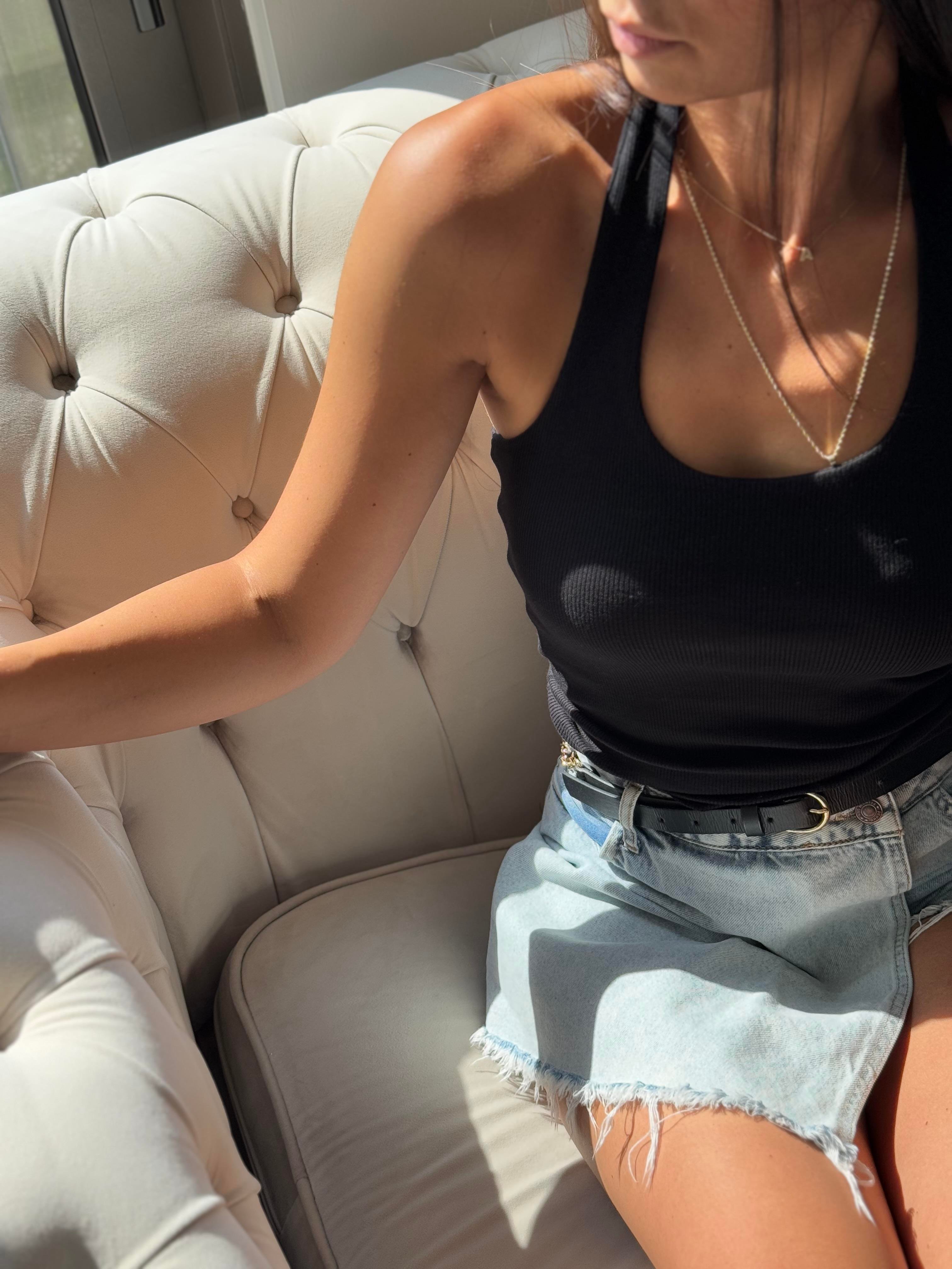 PİVA BOYUNDAN GEÇMELİ SİYAH BLUZ