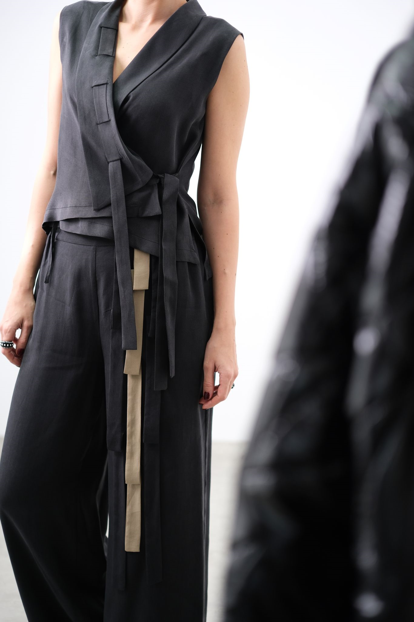 PRİME STYLE ŞERİT DETAYLI SİYAH PANTOLON