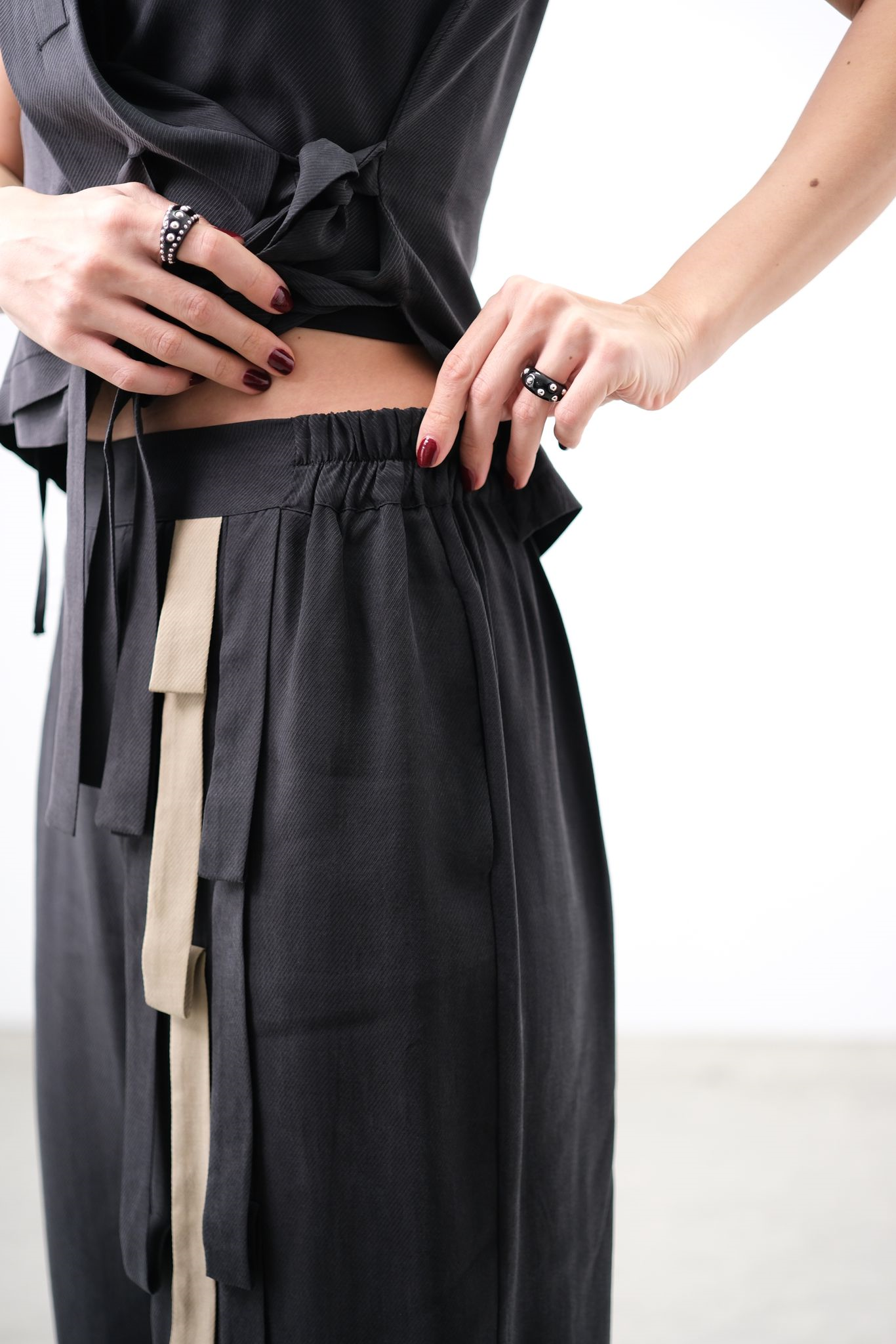 PRİME STYLE ŞERİT DETAYLI SİYAH PANTOLON