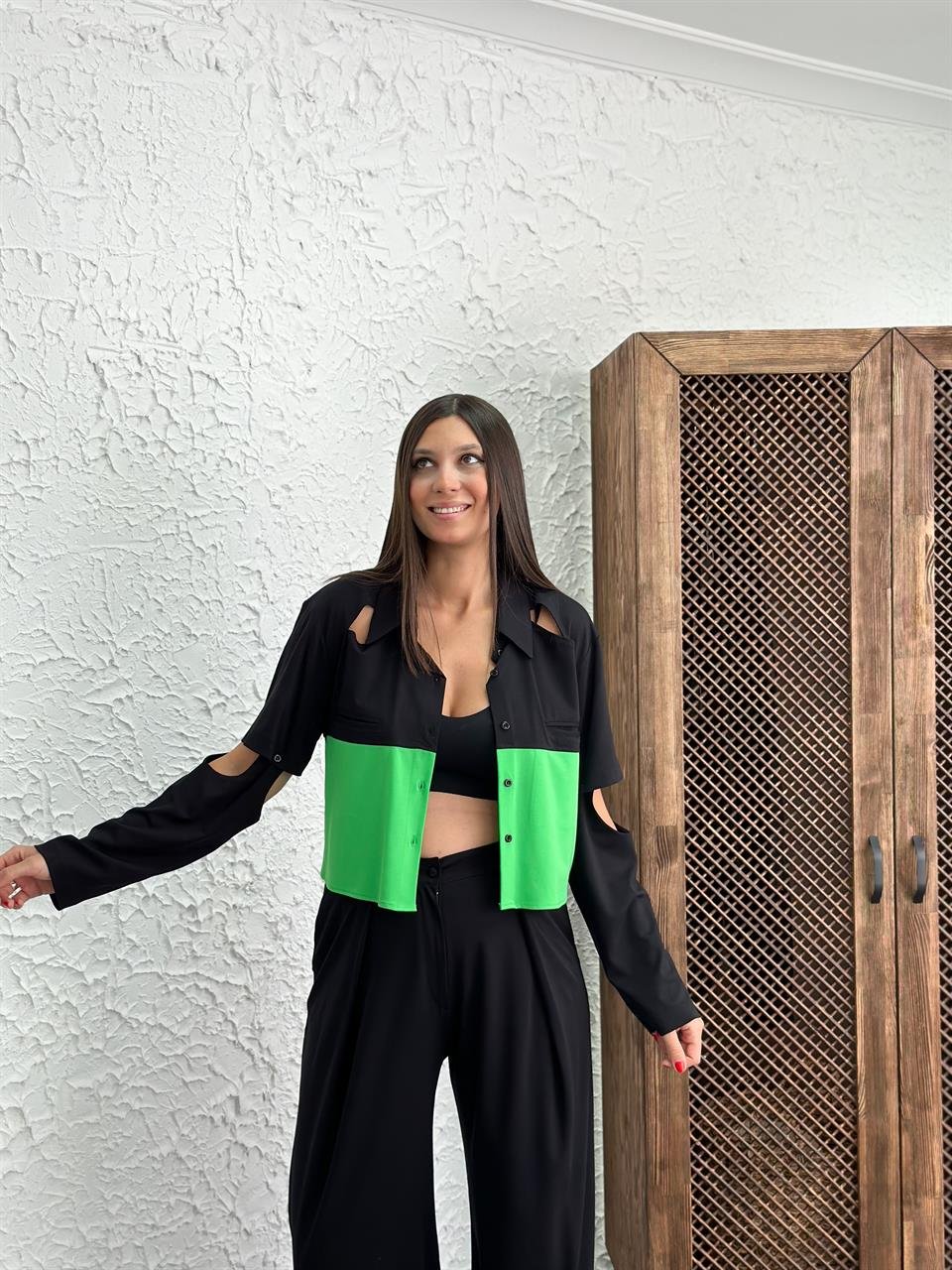 ROOK YEŞİL DETAYLI TASARIM BLUZ