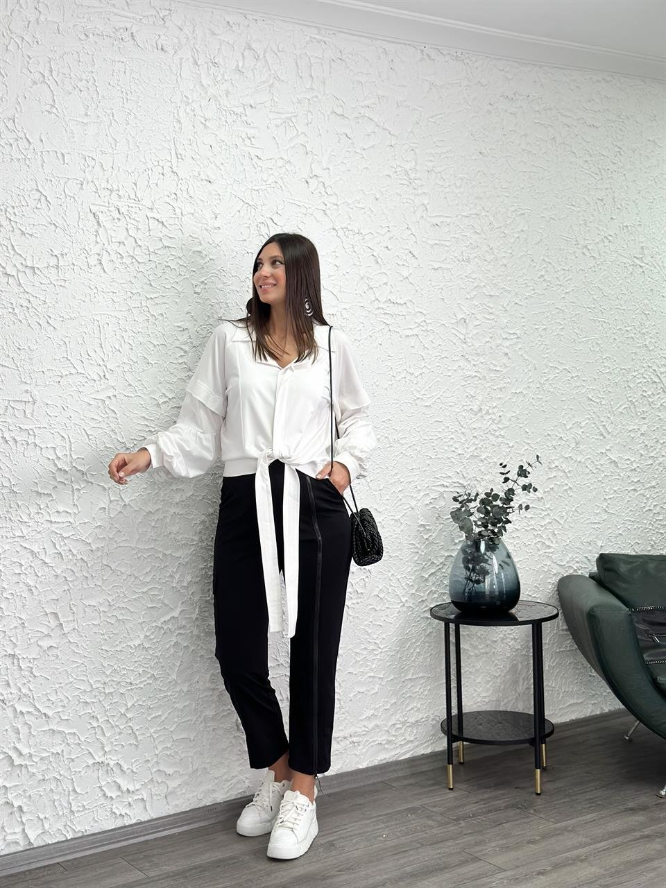 ROSSA KOL DETAYLI BEYAZ GÖMLEK