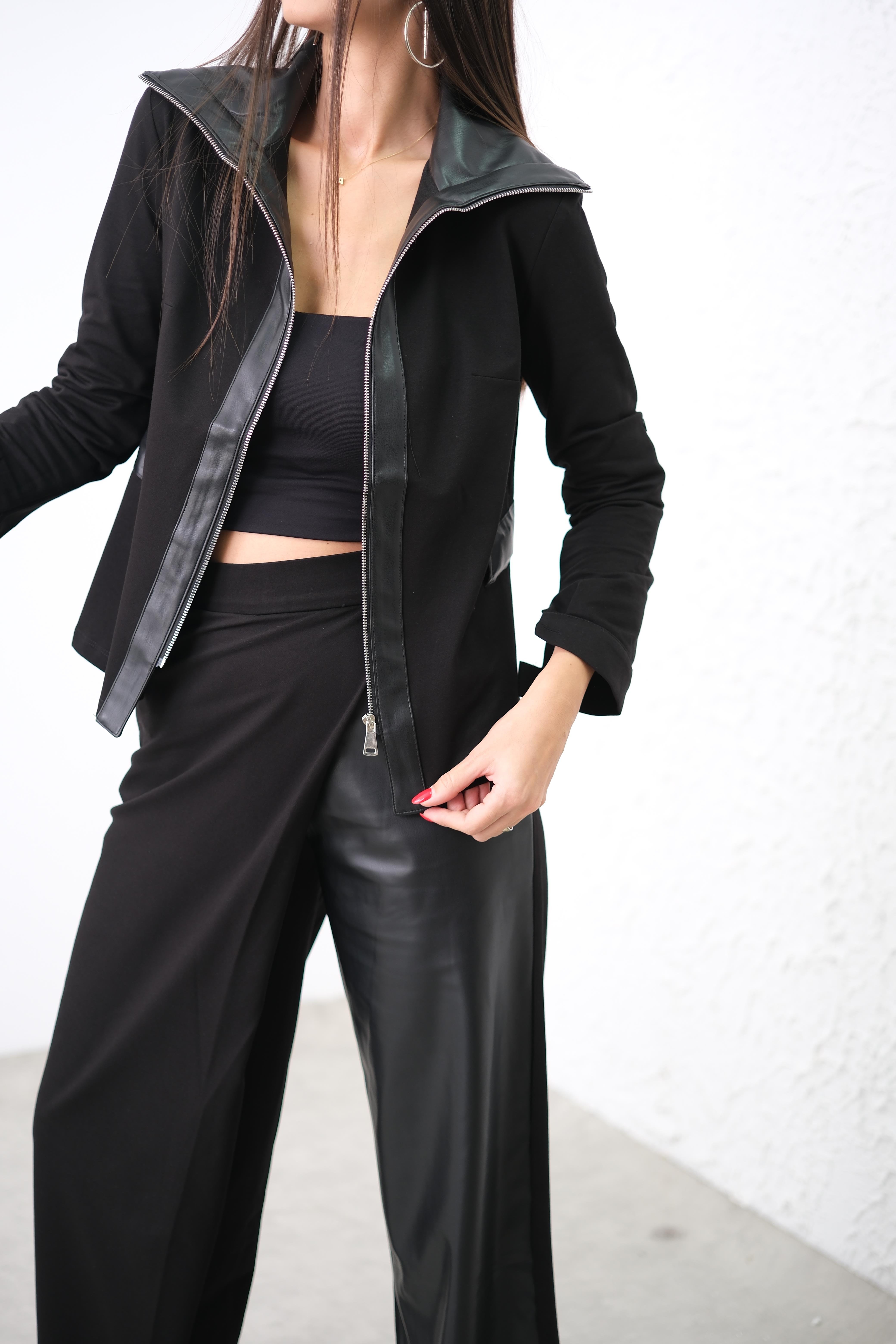 SAMA DERİ DETAYLI SİYAH CEKET