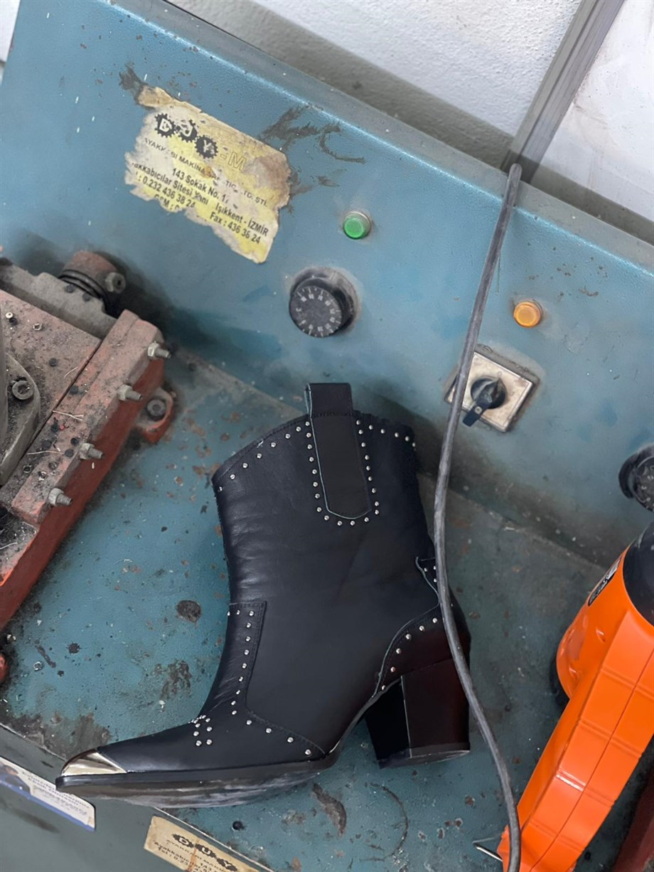 SETA SİYAH DERİ BOT