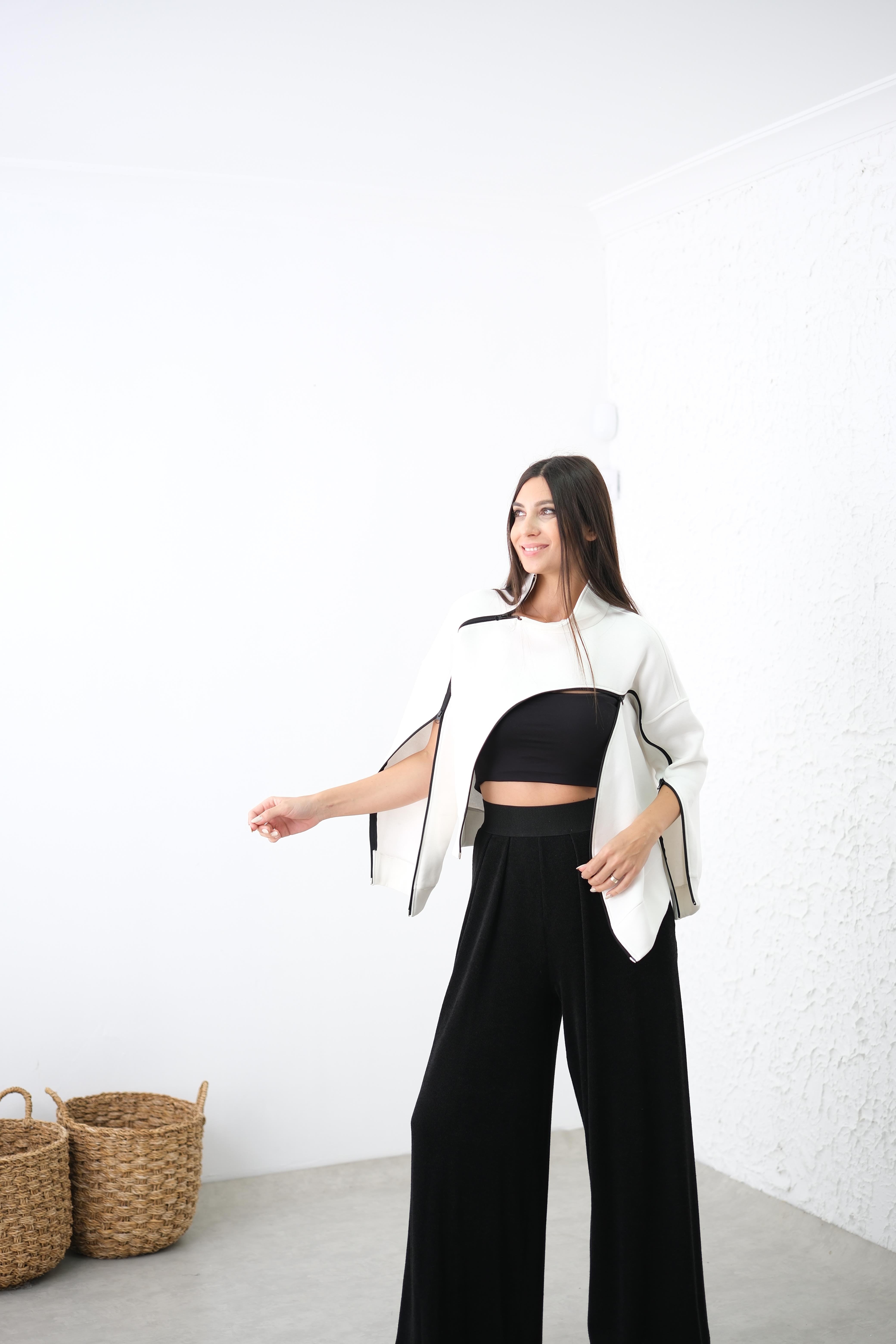 SONYA FERMUAR DETAYLI BEYAZ SWEAT