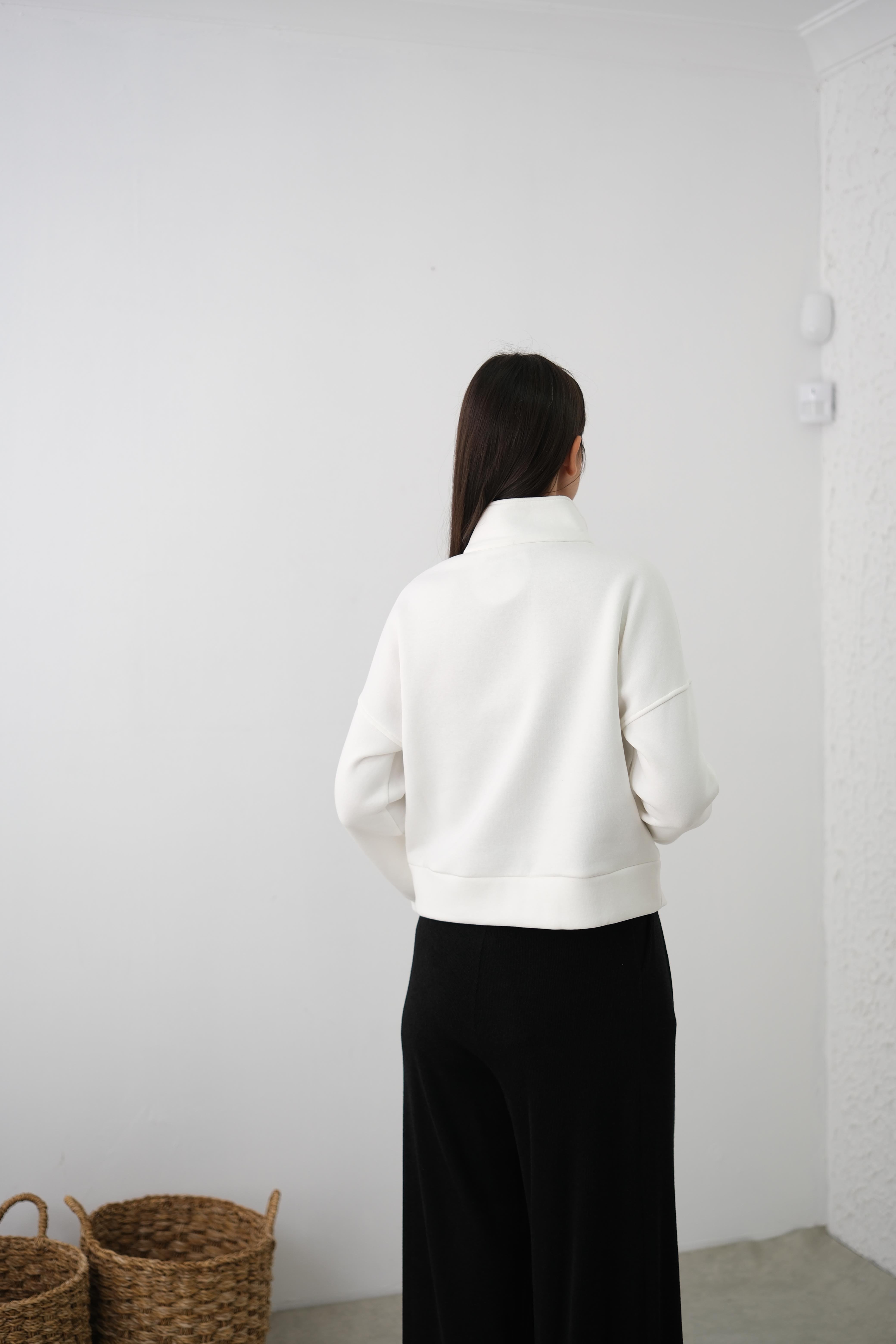 SONYA FERMUAR DETAYLI BEYAZ SWEAT