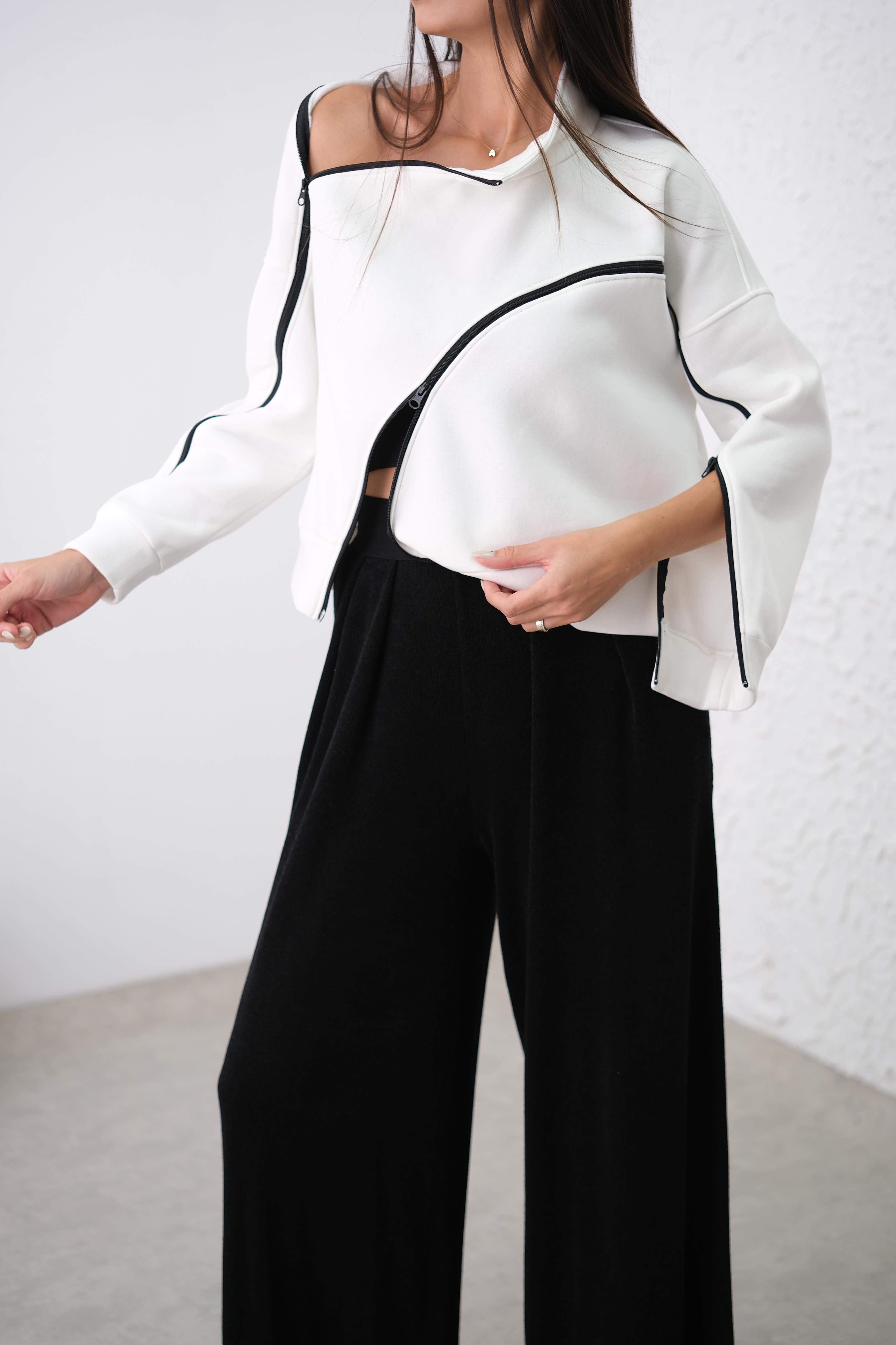 SONYA FERMUAR DETAYLI BEYAZ SWEAT