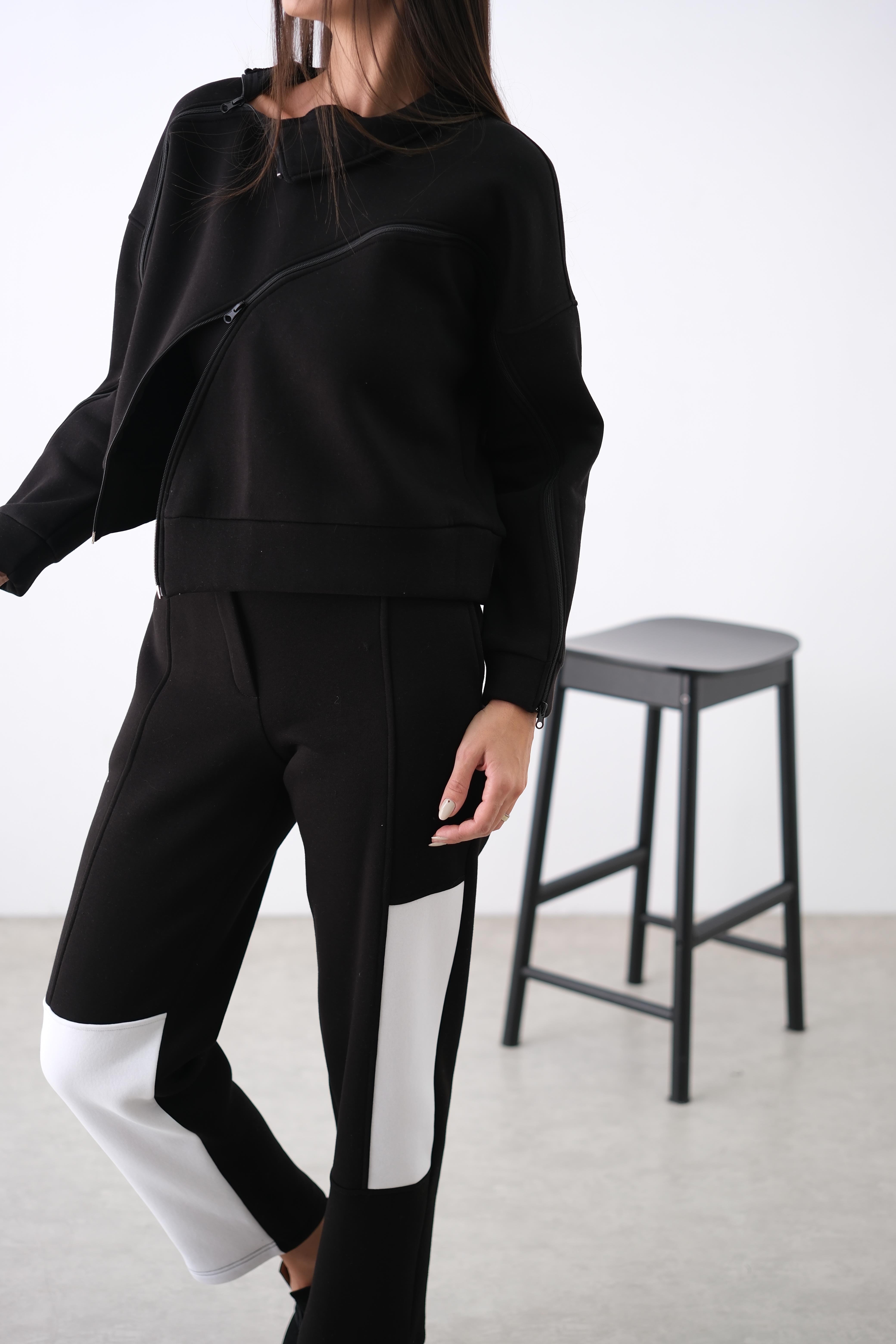 SONYA FERMUAR DETAYLI SİYAH SWEAT