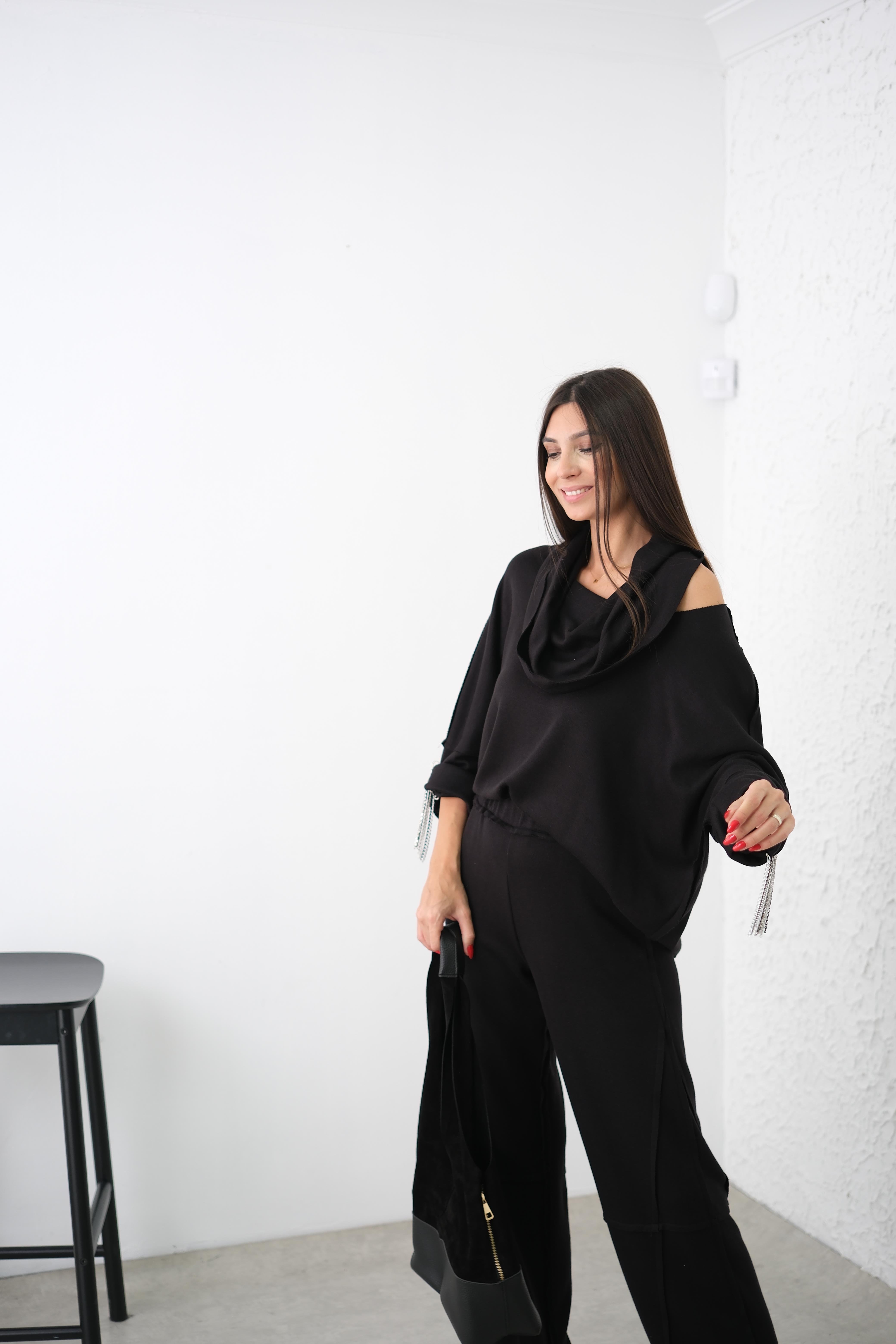TOLLY KOL DETAYLI SİYAH TRİKO BLUZ