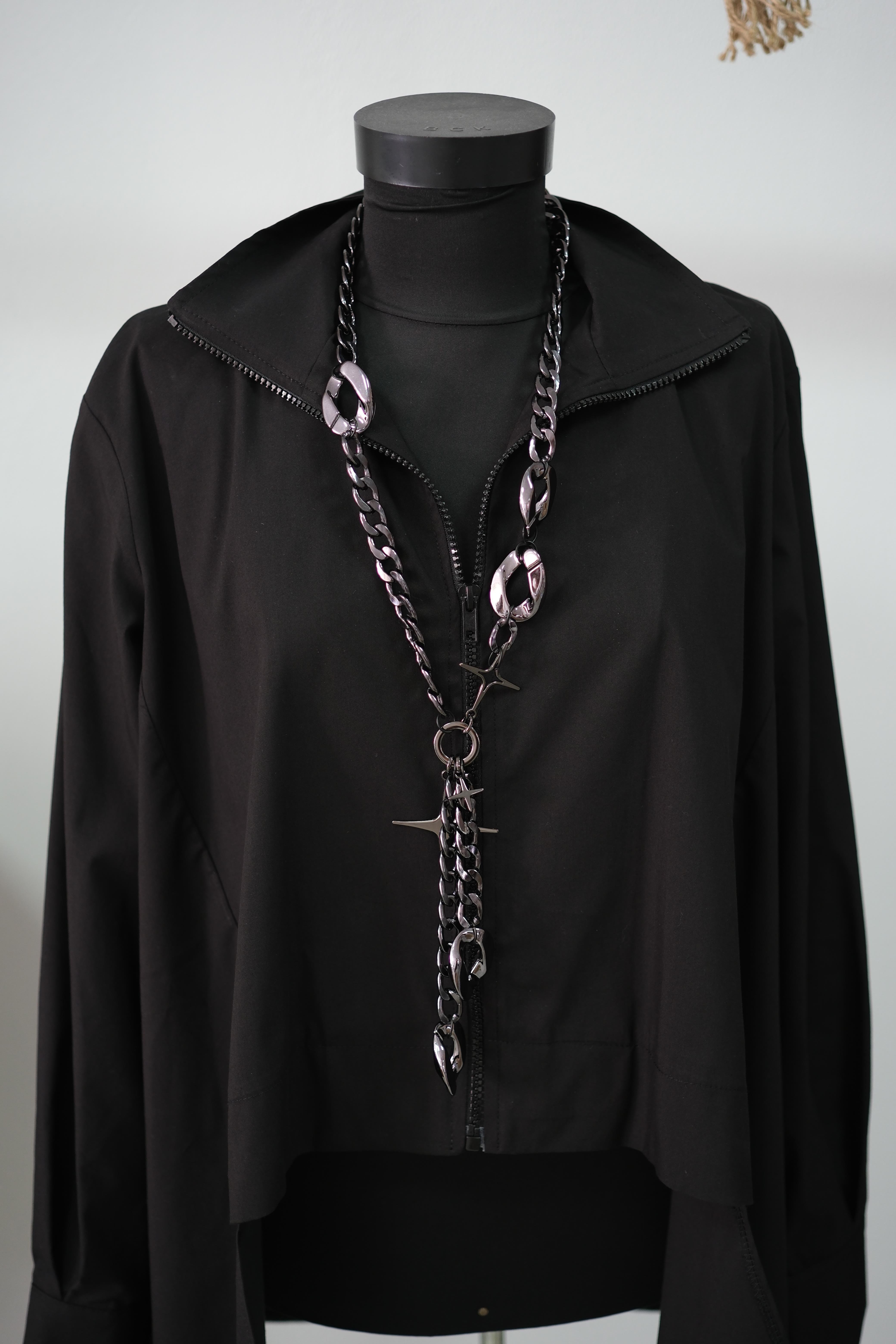 TRİA YILDIZ DETAYLI SİYAH KOLYE