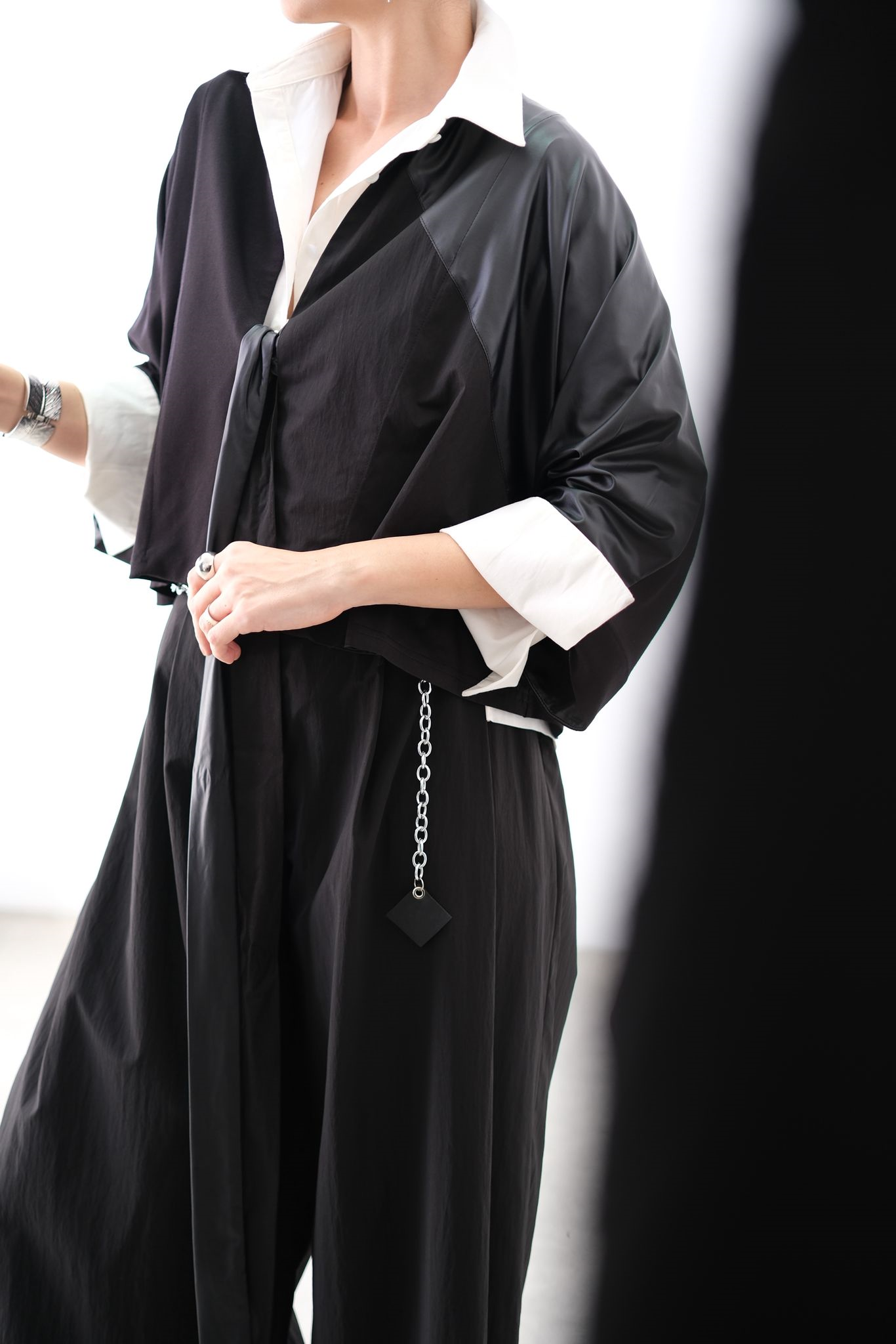 VALENTİ DERİ DETAYLI SİYAH CEKET