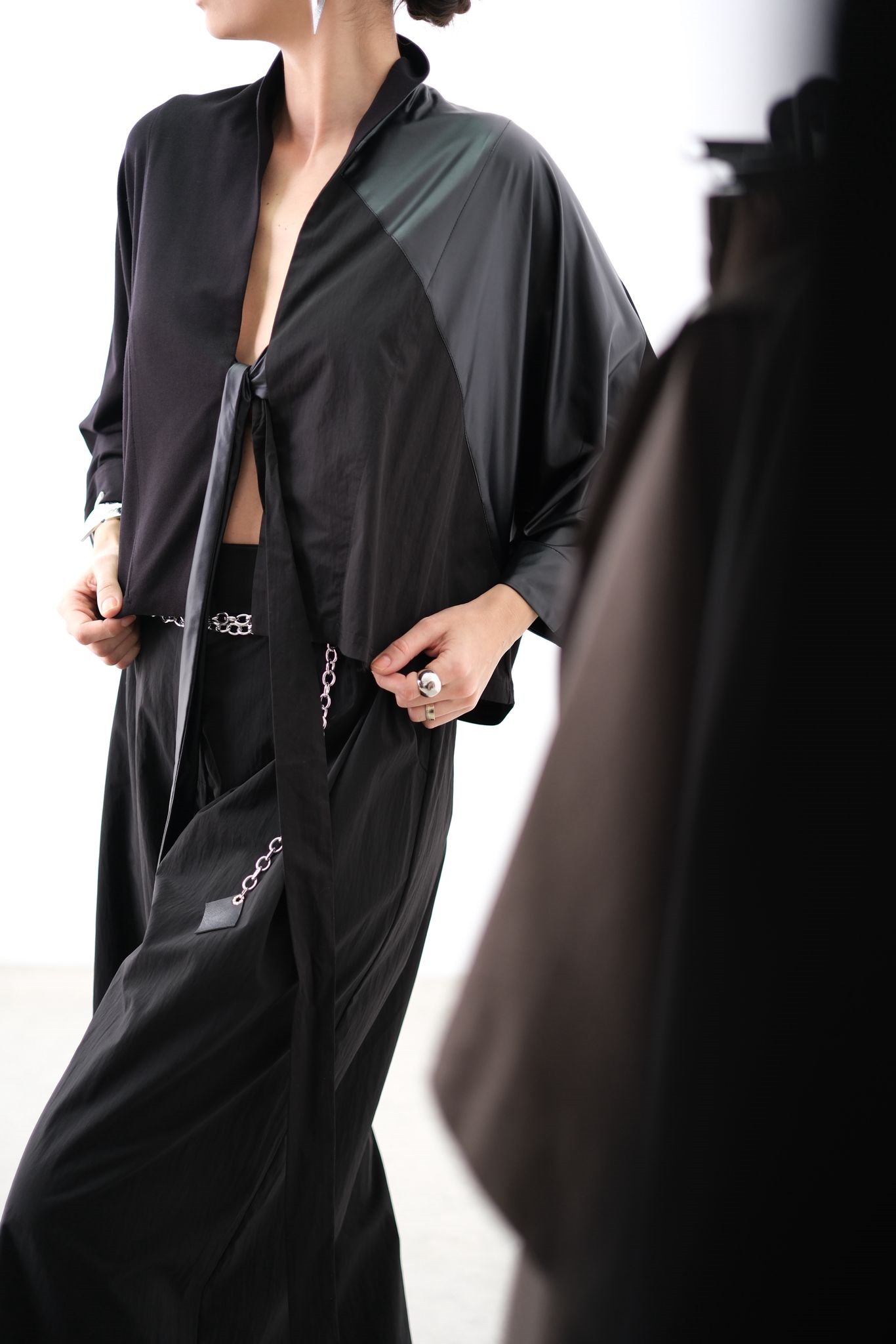 VALENTİ DERİ DETAYLI SİYAH CEKET