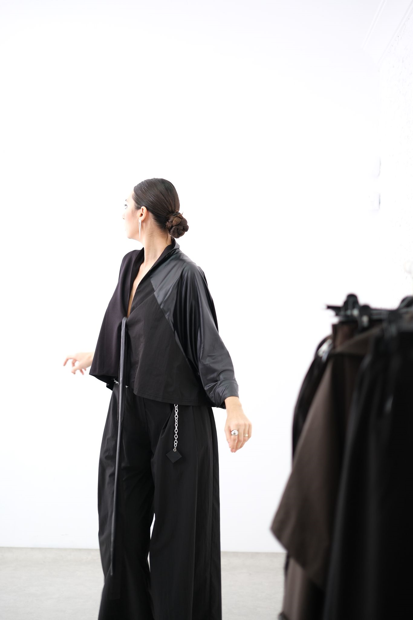 VALENTİ DERİ DETAYLI SİYAH CEKET