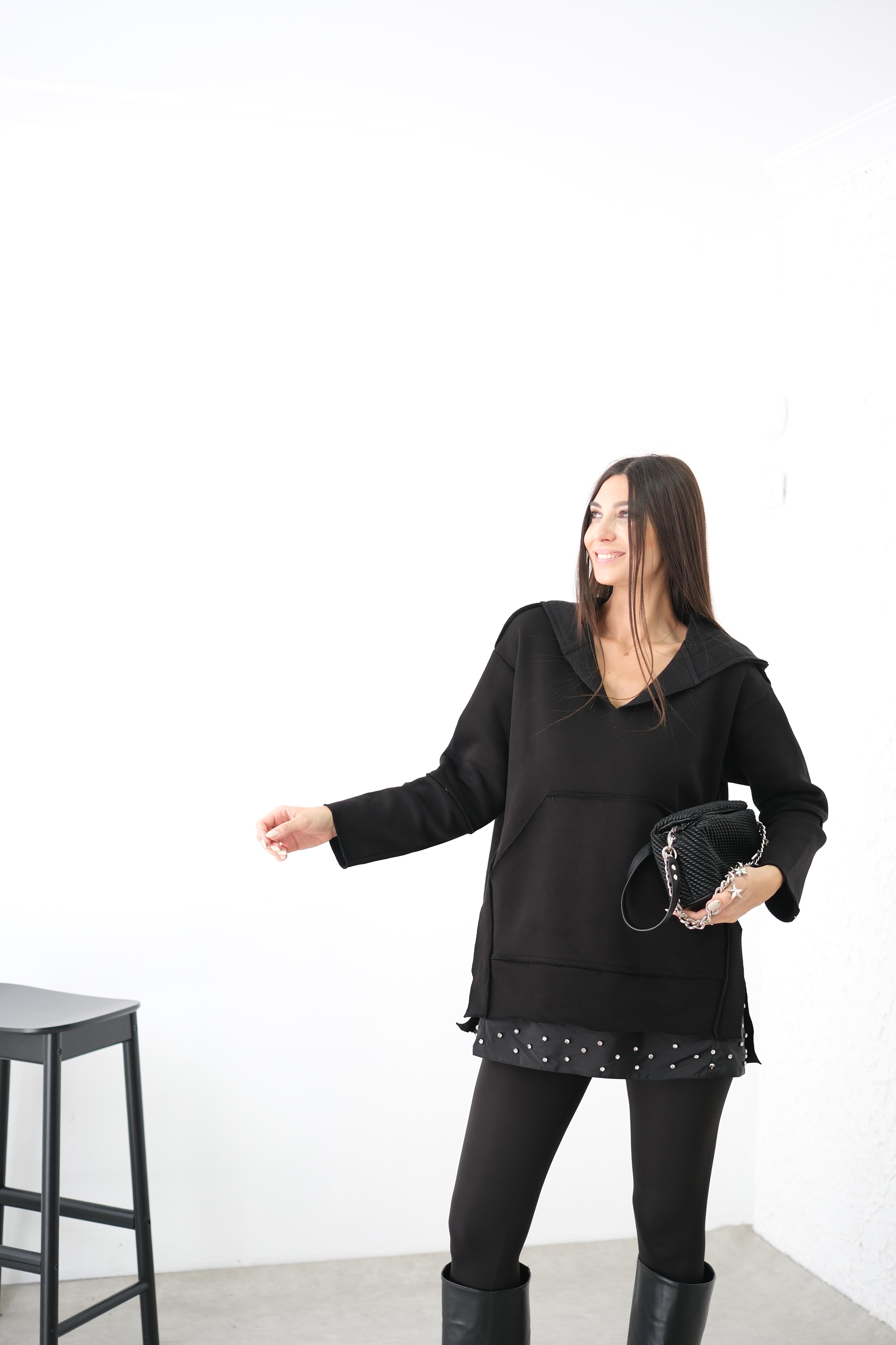 YEZZY TAŞ DETAYLI SİYAH SWEAT