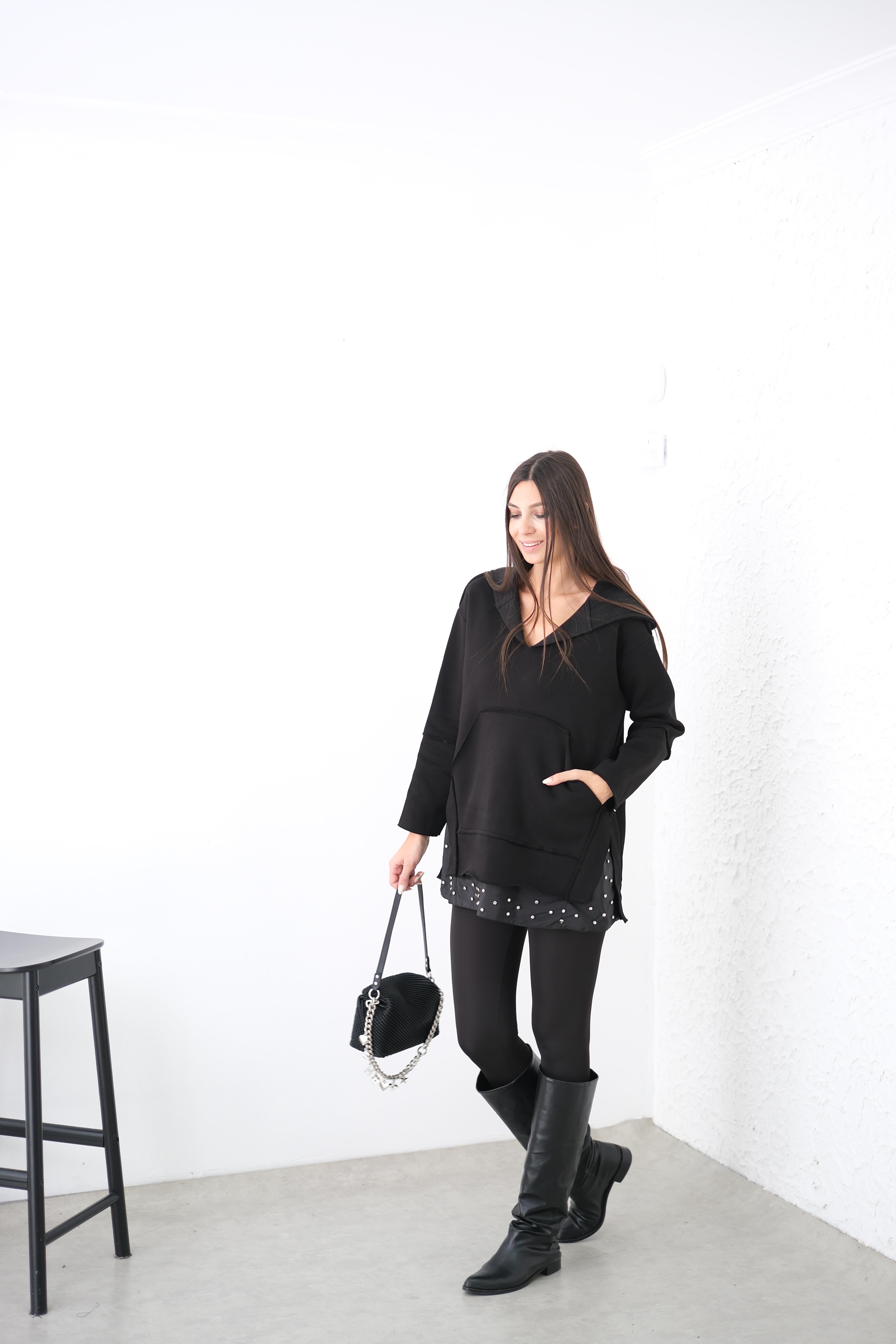 YEZZY TAŞ DETAYLI SİYAH SWEAT