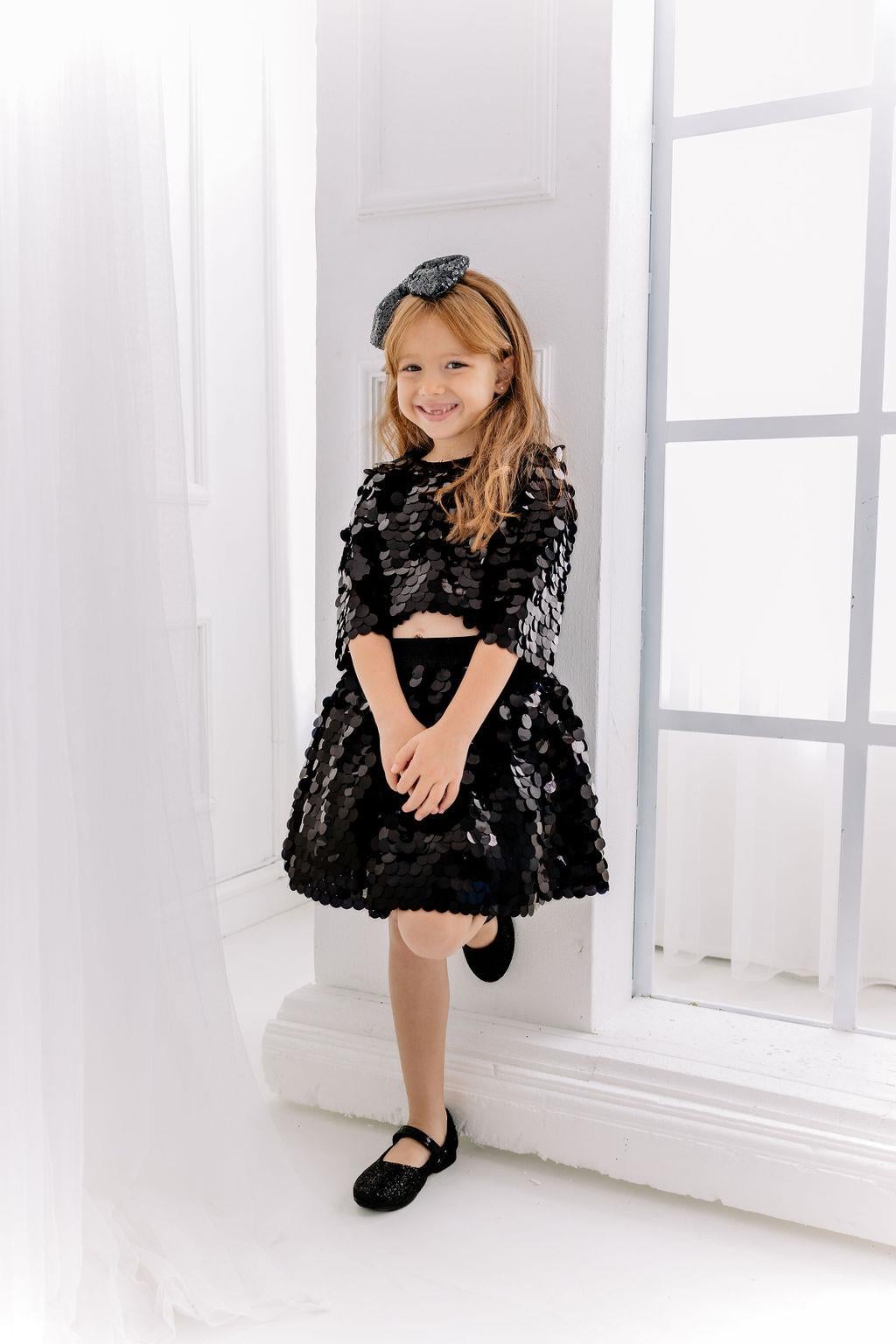 BLACK CLOUDY SKIRT AND OVERSIZE CROP