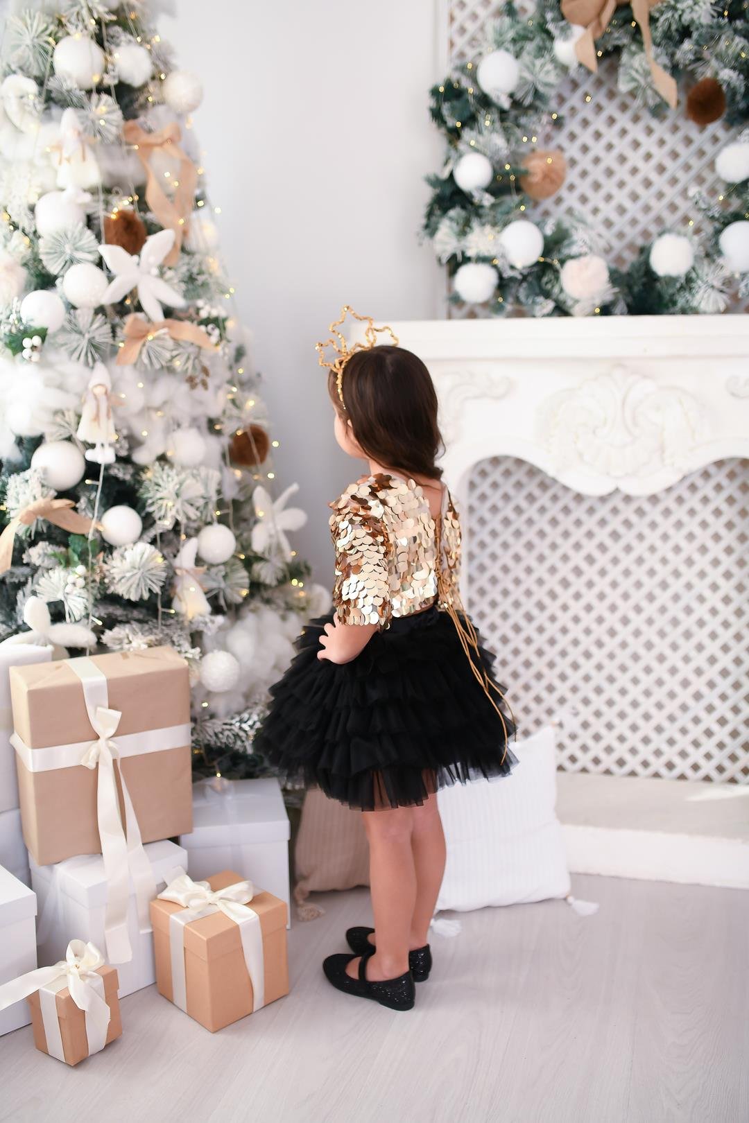 BLACK MINI SKIRT&GOLD CROP