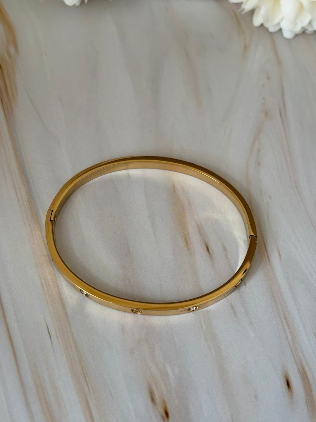 C MODEL KELEPÇE BİLEKLİK
