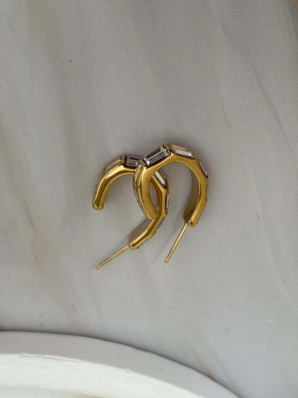 KARE TAŞLI YUVARLAK KÜPE 