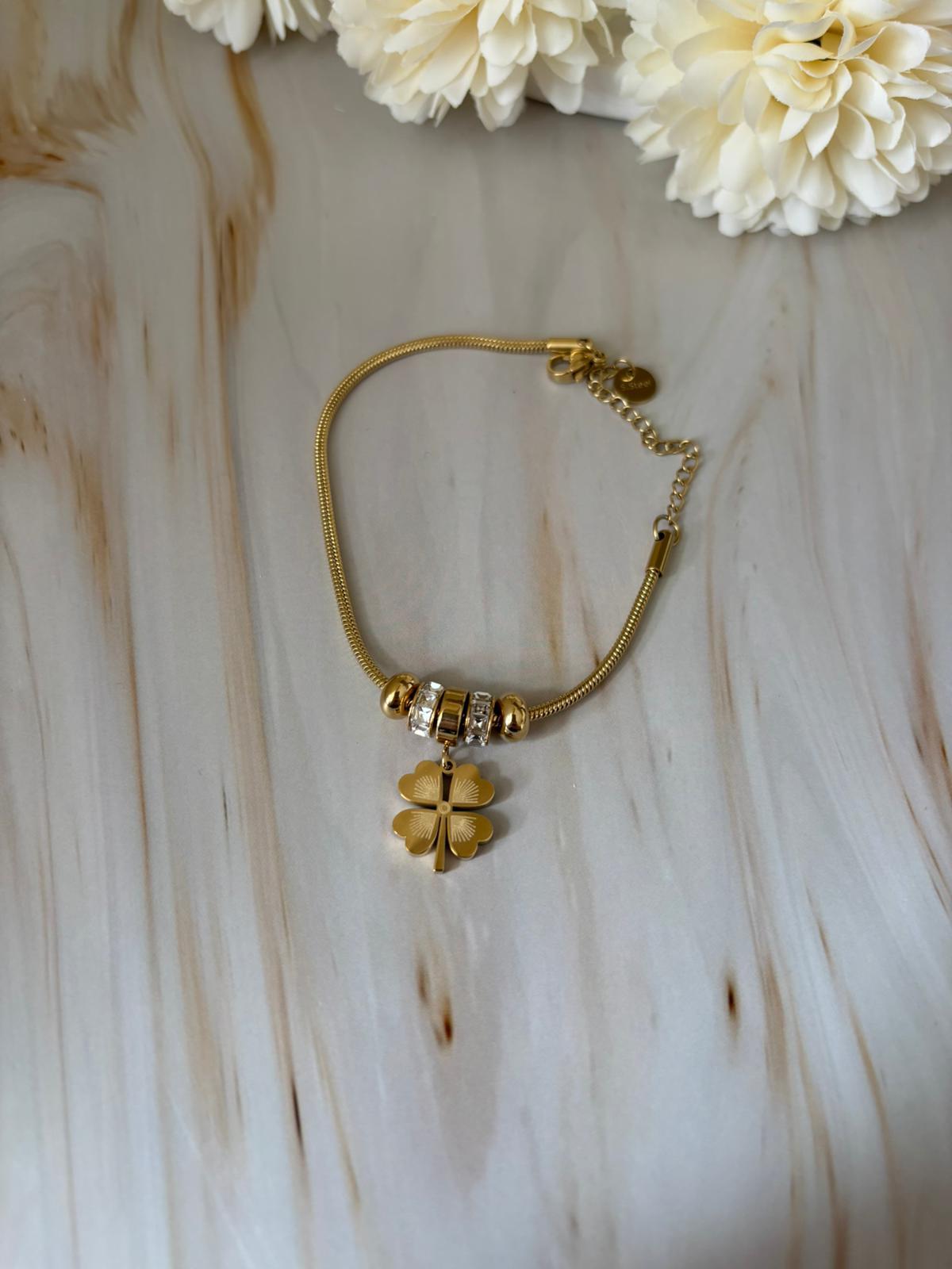 YONCA CHARM BİLEKLİK