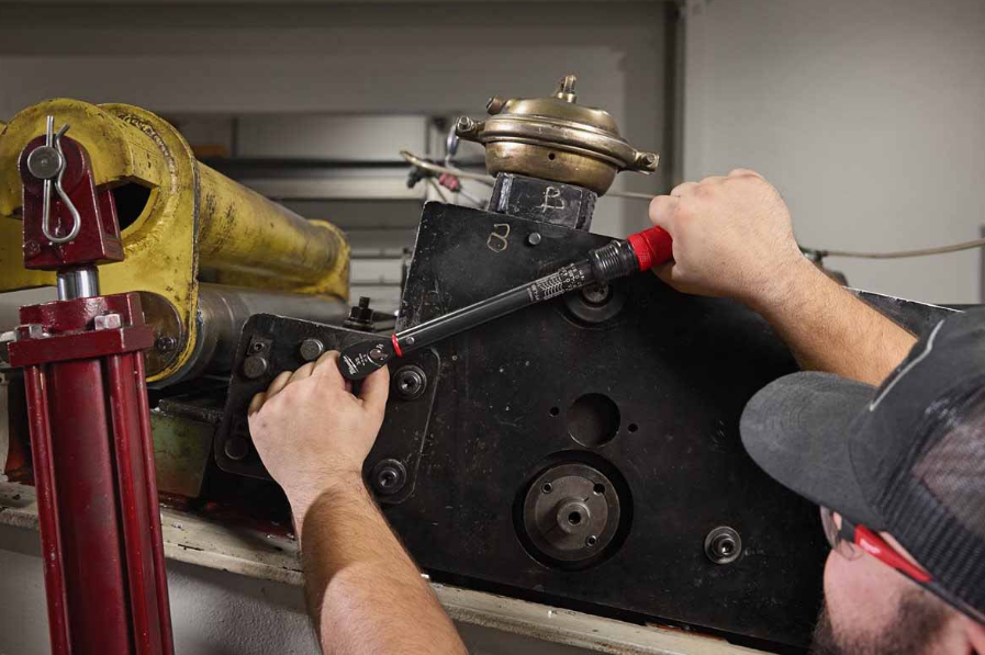 Milwaukee 3/8 İnç Cırcırlı Tork Anahtarı 10-50 nm 4932500850Cırcırlı Kombine Anahtarlar