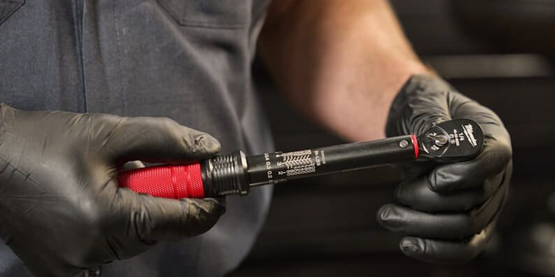 Milwaukee 1/4 İnç Cırcırlı Tork Anahtarı 5-25 nm 4932500823Cırcırlı Kombine Anahtarlar