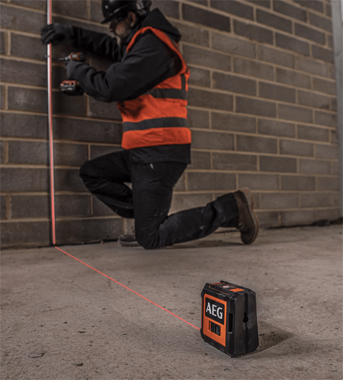Aeg Kırmızı Çizgili Lazer Metre CLR215-B