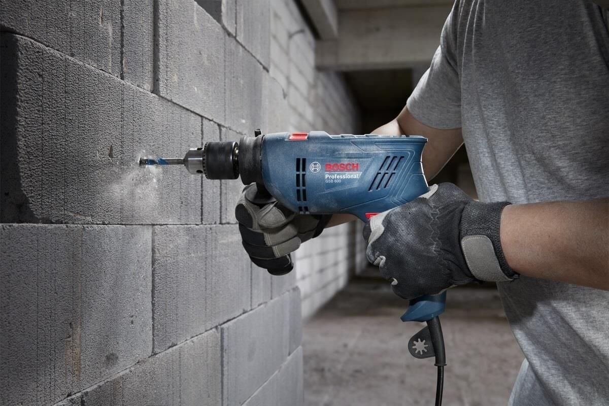 Bosch GSB 600 Darbeli Matkap Set 600W + 100 Parça Aksesuar SetiElektrikli Darbeli Matkaplar