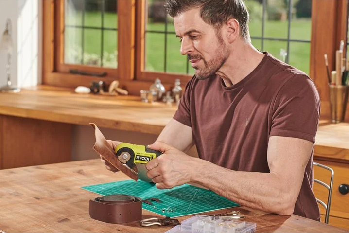 Ryobi RCT4-120G 4V 2,0 Ah Akülü Kesici 5133005639	Sac Kesmeler ve Aksesuarlar