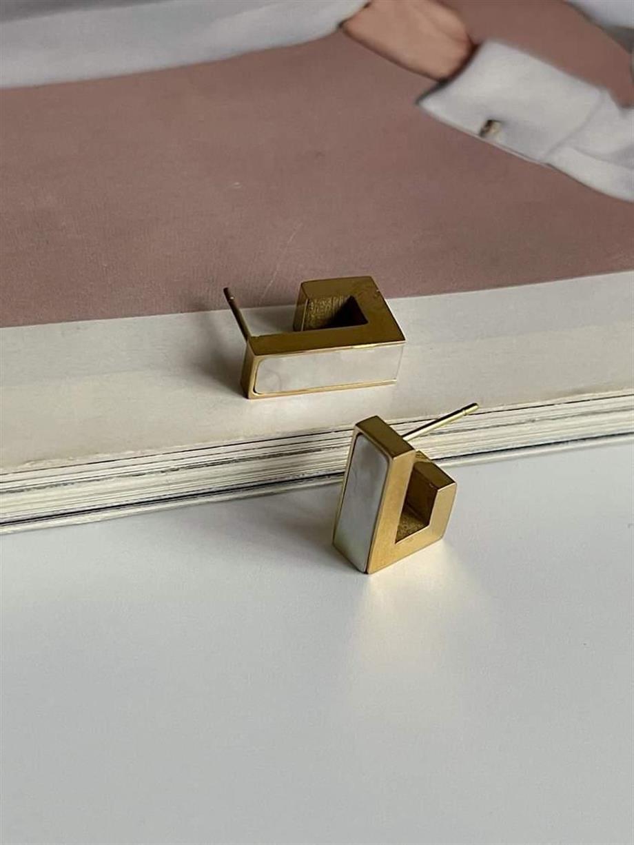 Çelik Beyaz Sedefli Küpe (1.10 Cm)