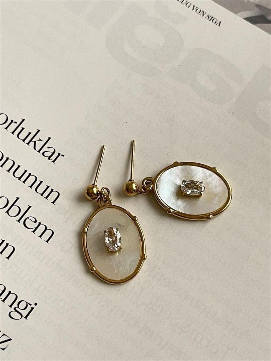 Çelik Beyaz Sedefli Taşlı Oval Küpe (2.10 Cm) 