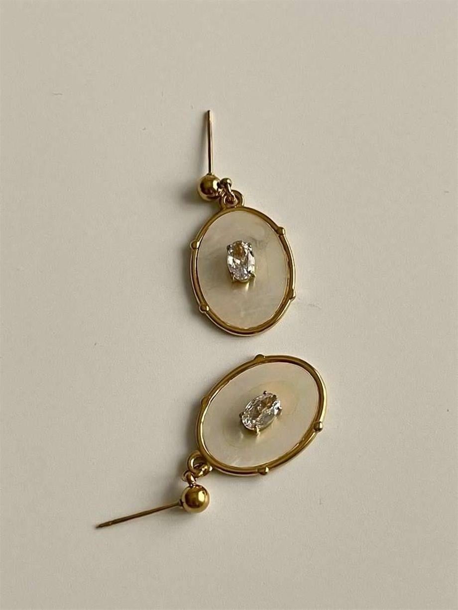 Çelik Beyaz Sedefli Taşlı Oval Küpe (2.10 Cm) 